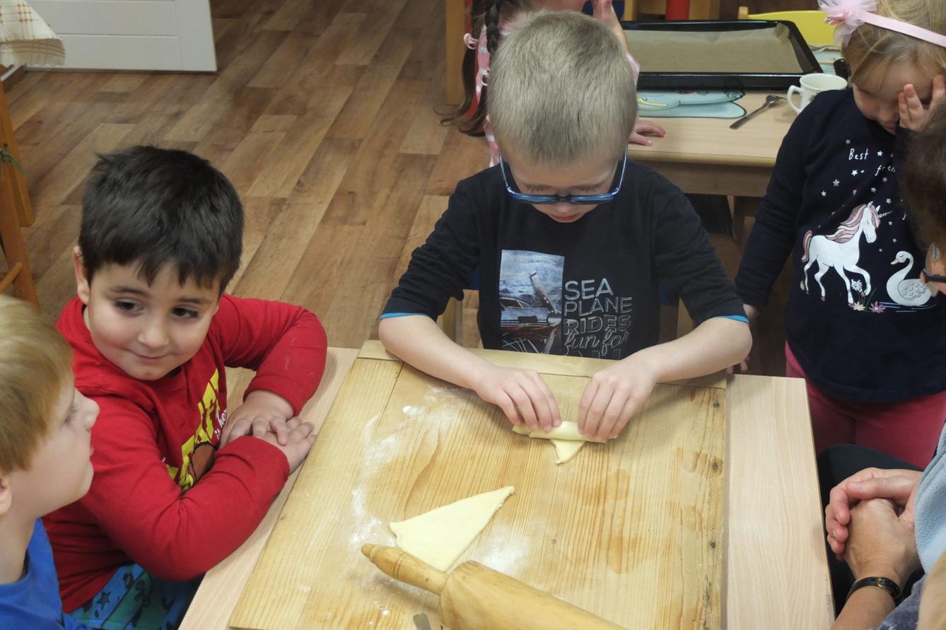 PEČENÍ SVATOMARTINSKÝCH ROHLÍČKŮ - 5