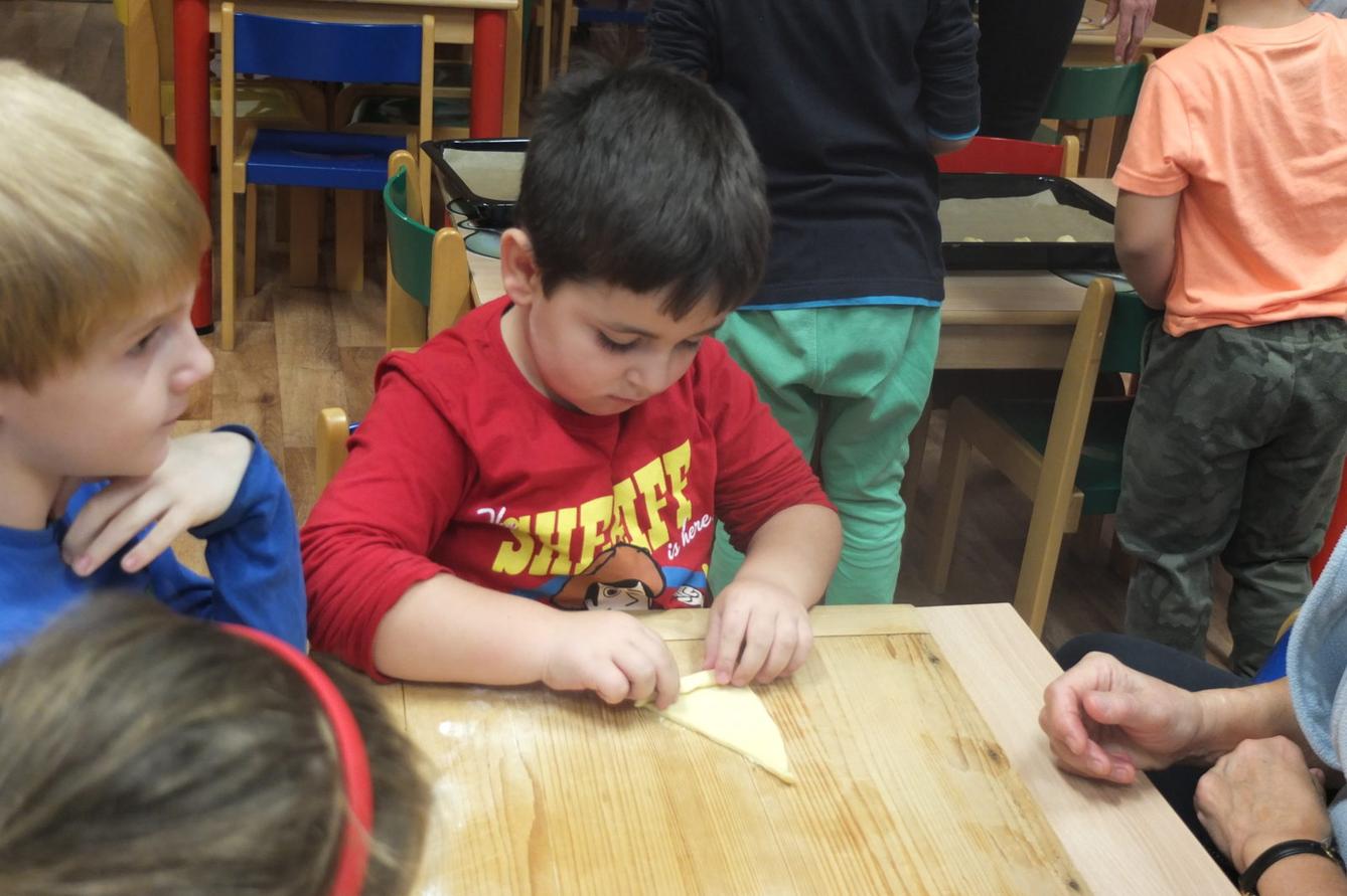 PEČENÍ SVATOMARTINSKÝCH ROHLÍČKŮ - 8