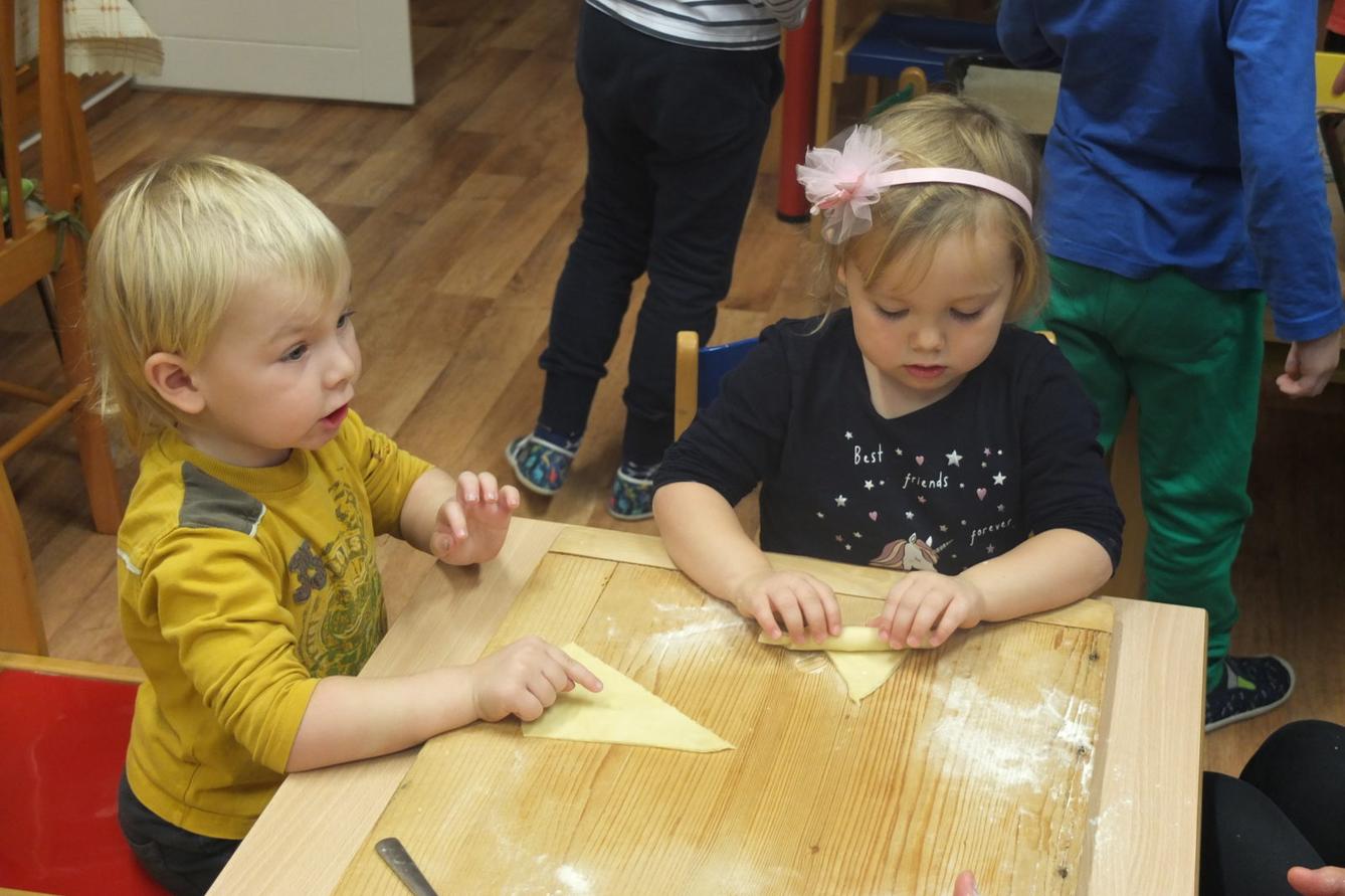 PEČENÍ SVATOMARTINSKÝCH ROHLÍČKŮ - 15