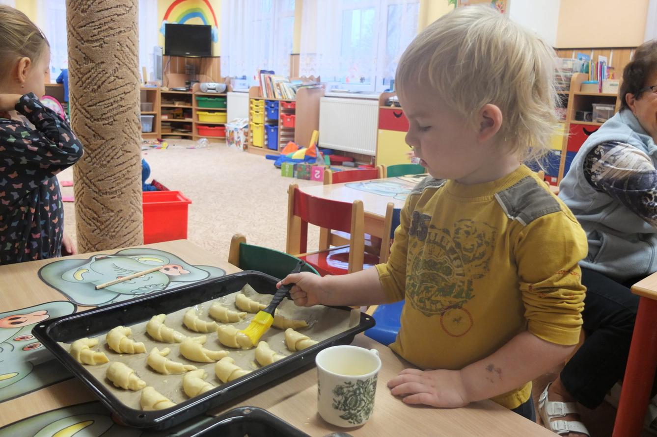 PEČENÍ SVATOMARTINSKÝCH ROHLÍČKŮ - 16