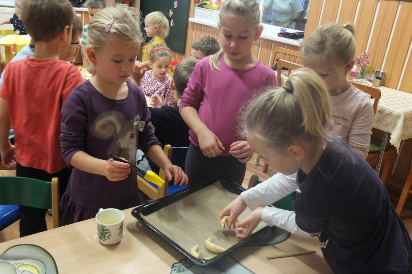 PEČENÍ SVATOMARTINSKÝCH ROHLÍČKŮ - 20