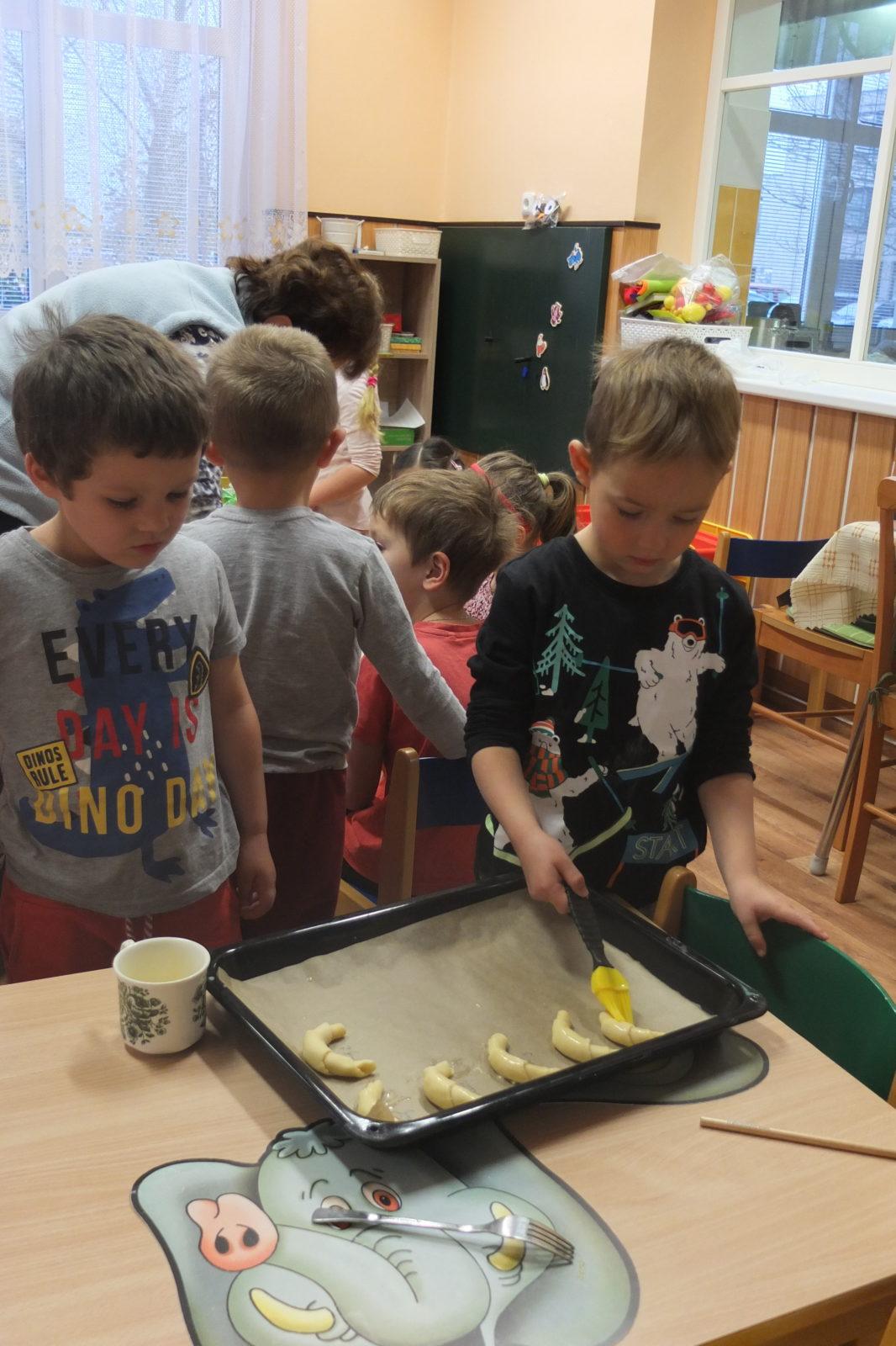 PEČENÍ SVATOMARTINSKÝCH ROHLÍČKŮ - 23