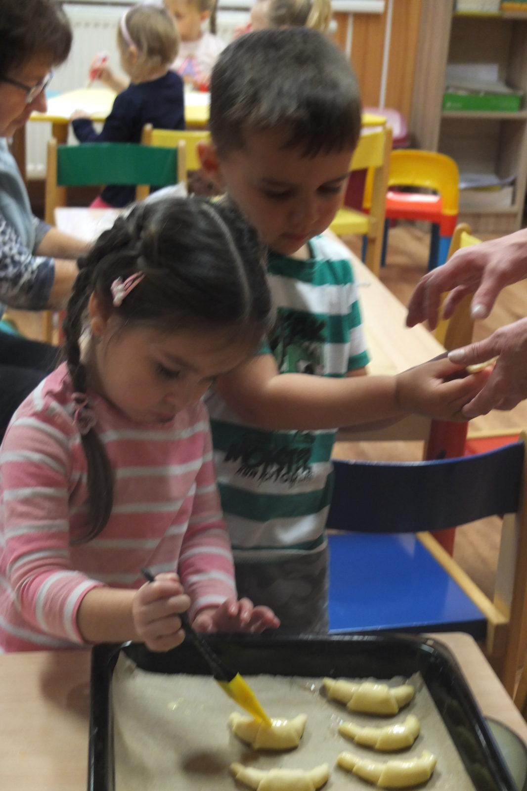 PEČENÍ SVATOMARTINSKÝCH ROHLÍČKŮ - 27