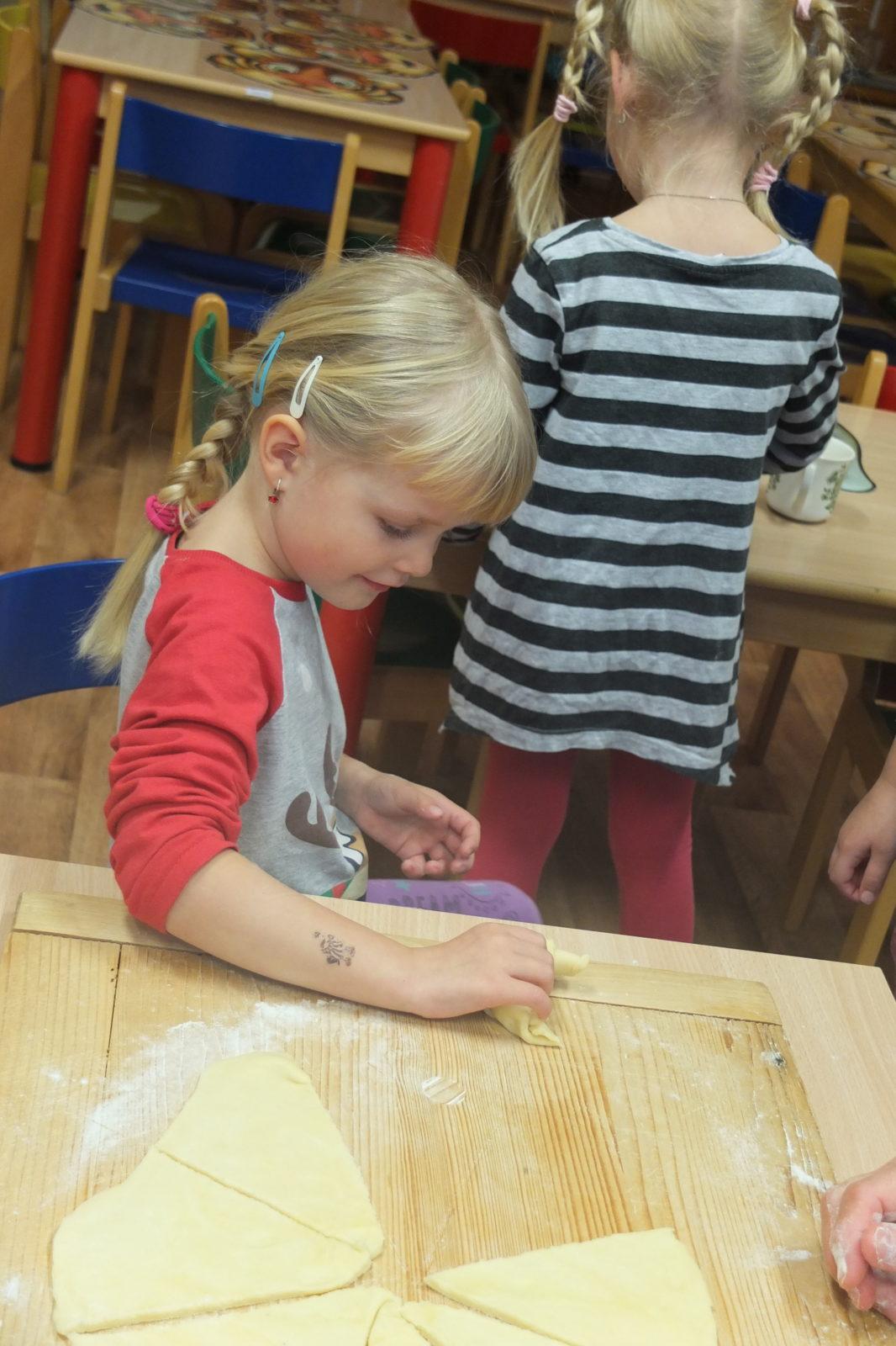 PEČENÍ SVATOMARTINSKÝCH ROHLÍČKŮ - 30