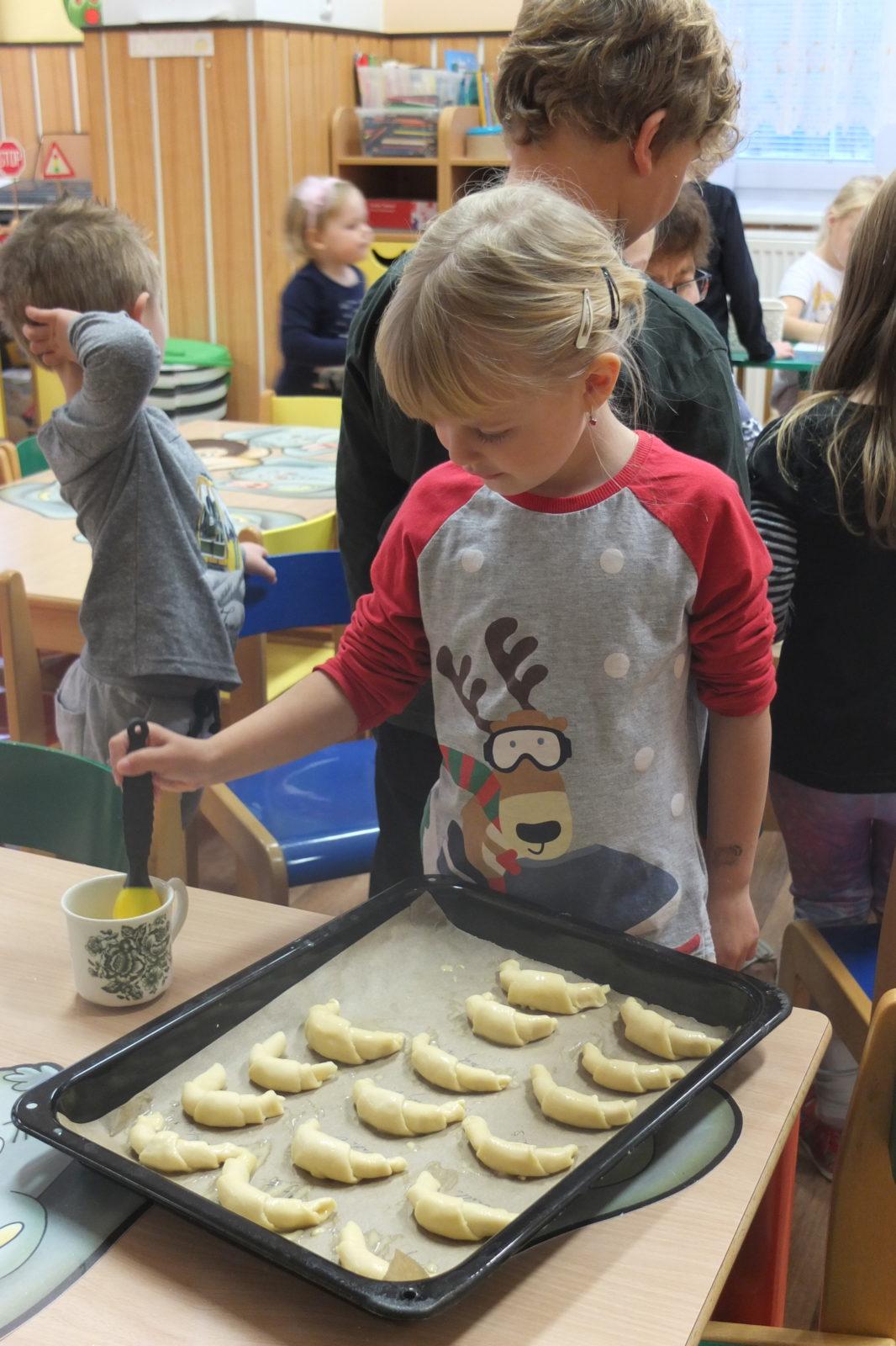 PEČENÍ SVATOMARTINSKÝCH ROHLÍČKŮ - 33