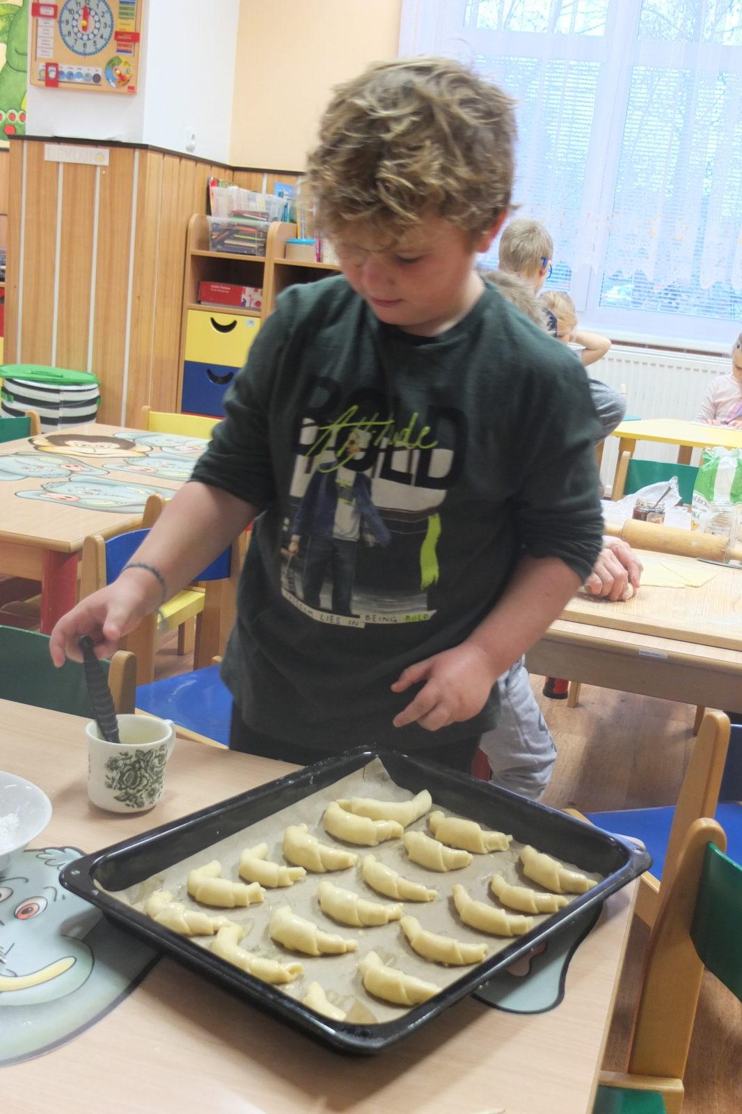 PEČENÍ SVATOMARTINSKÝCH ROHLÍČKŮ - 36