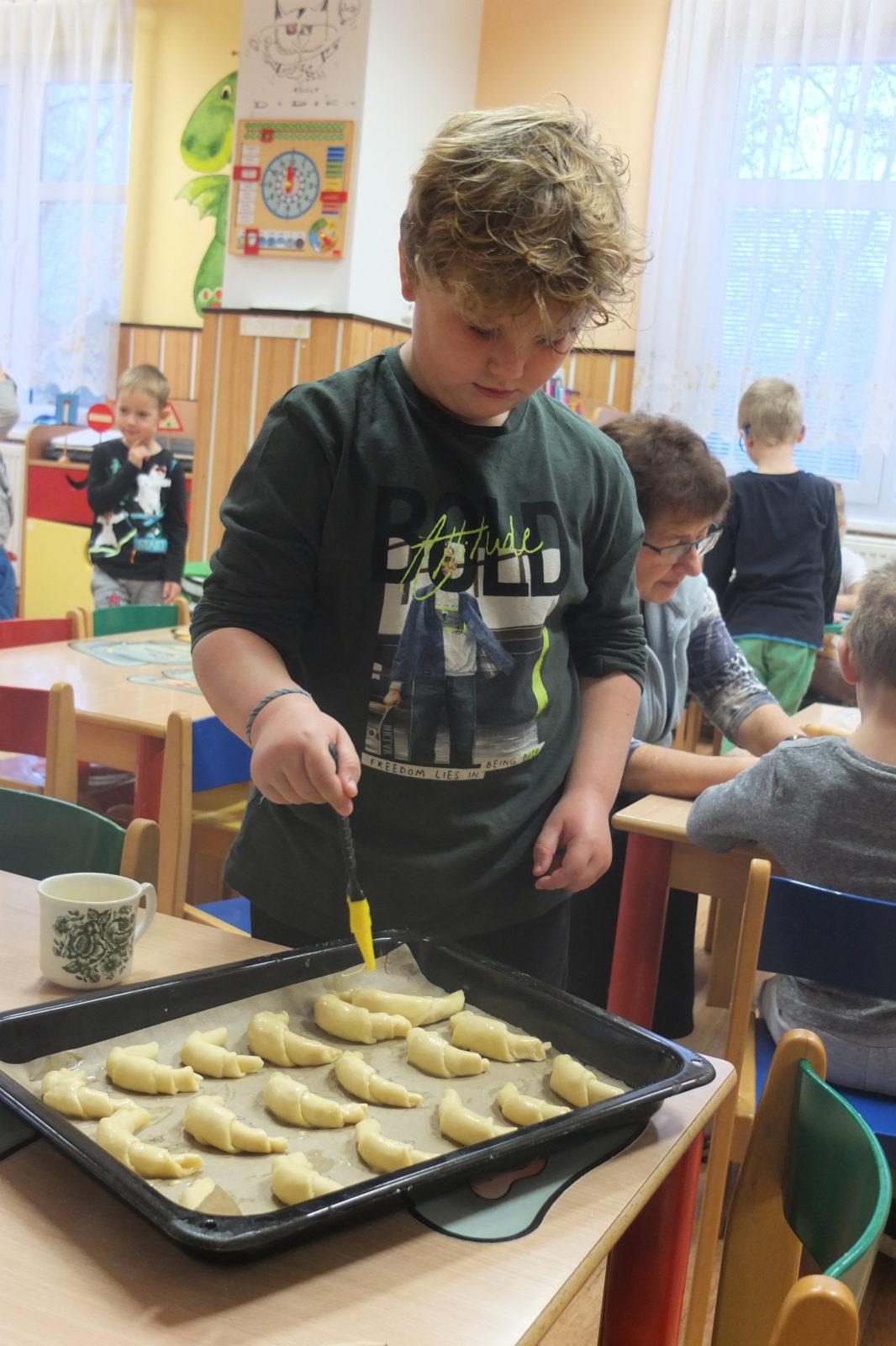 PEČENÍ SVATOMARTINSKÝCH ROHLÍČKŮ - 37