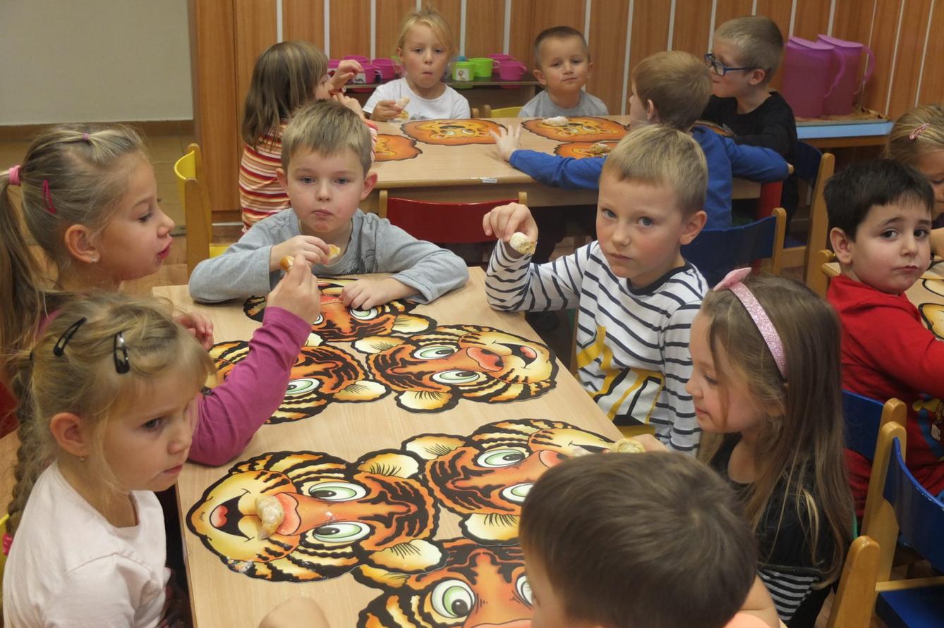 PEČENÍ SVATOMARTINSKÝCH ROHLÍČKŮ - 47