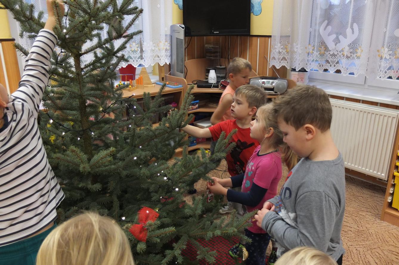 Zdobení stromečku - 5