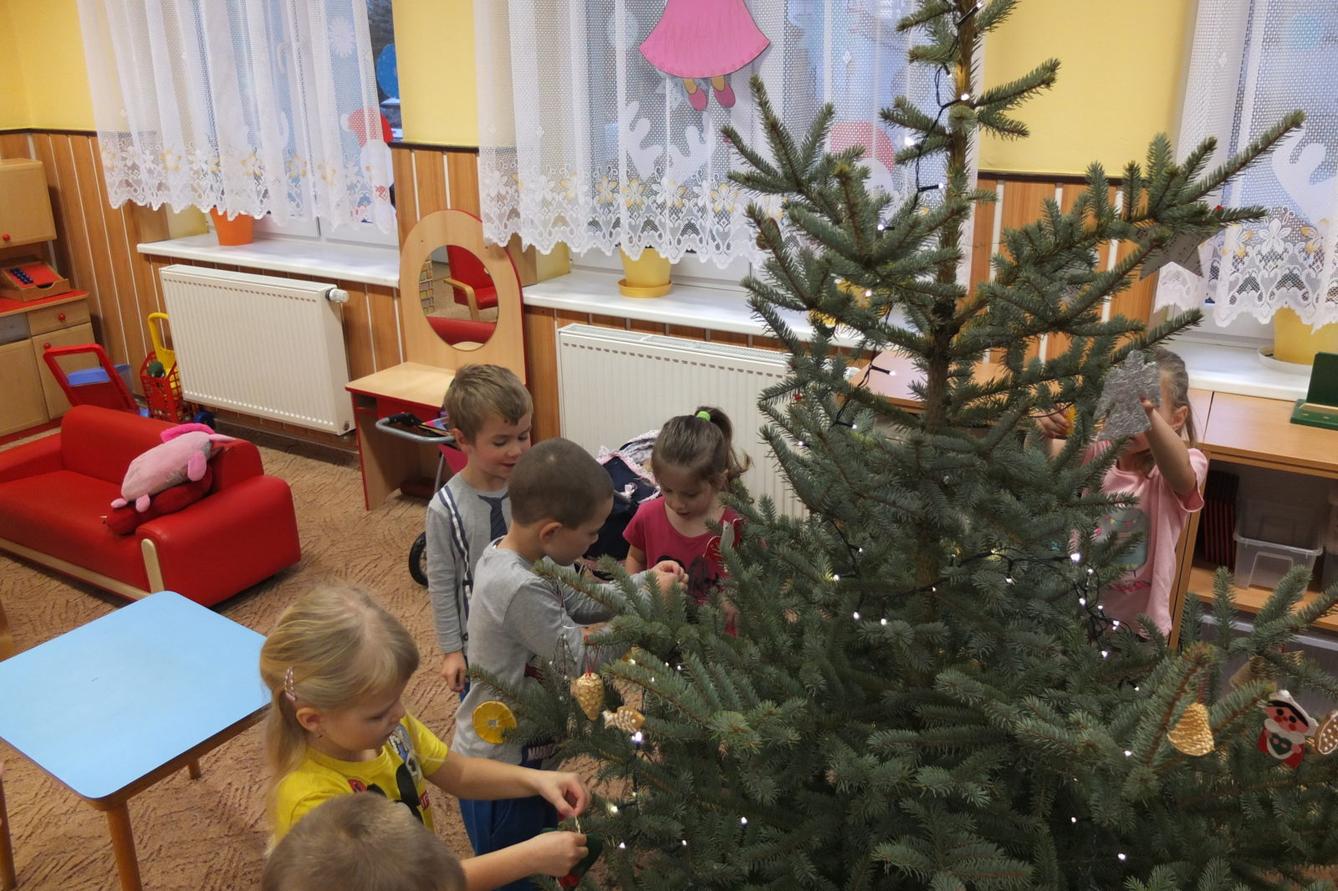 Zdobení stromečku - 8