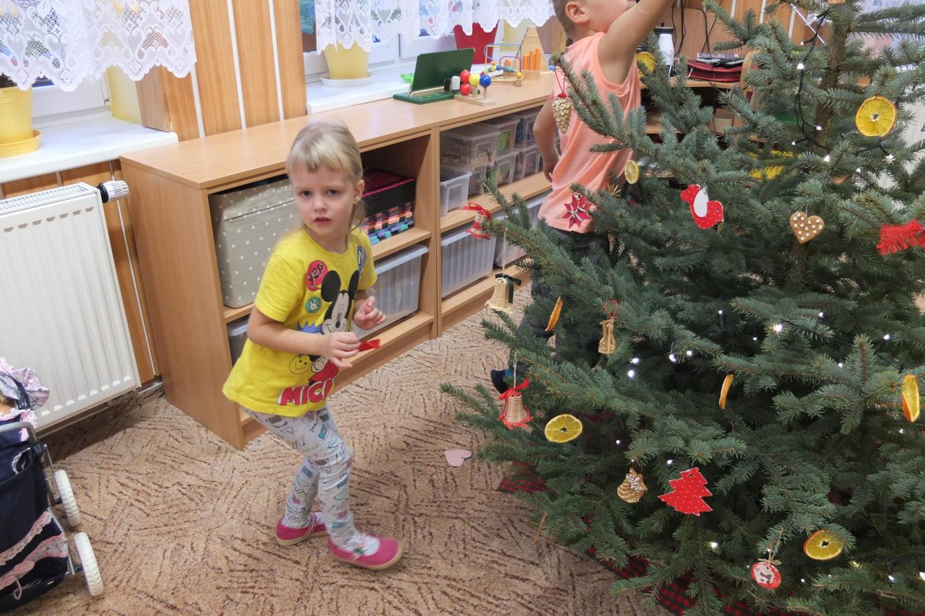 Zdobení stromečku - 9