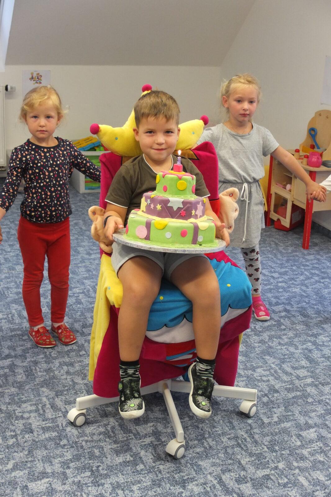 VÍŤA MÁ NAROZENINY - 1