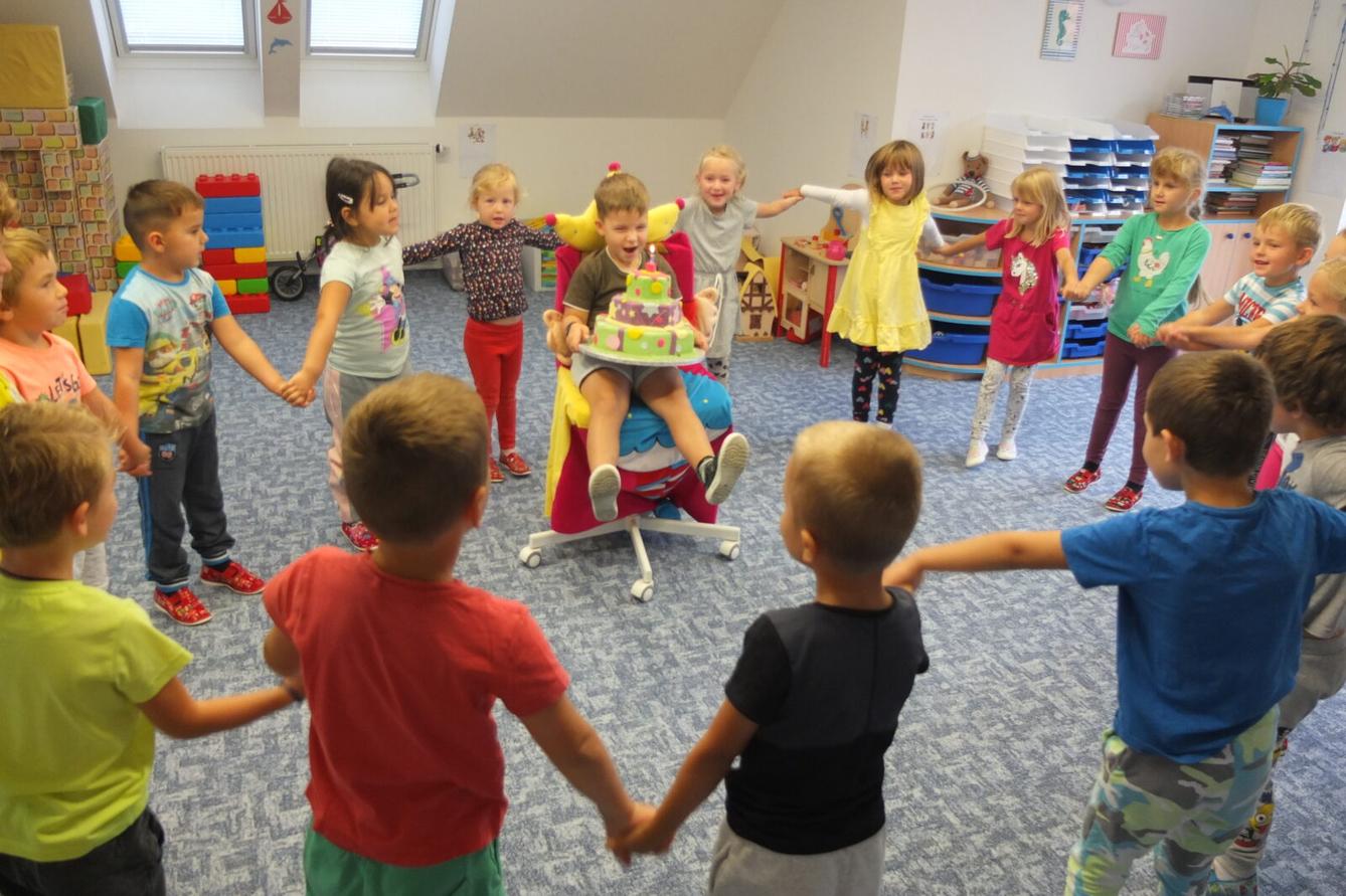 VÍŤA MÁ NAROZENINY - 2