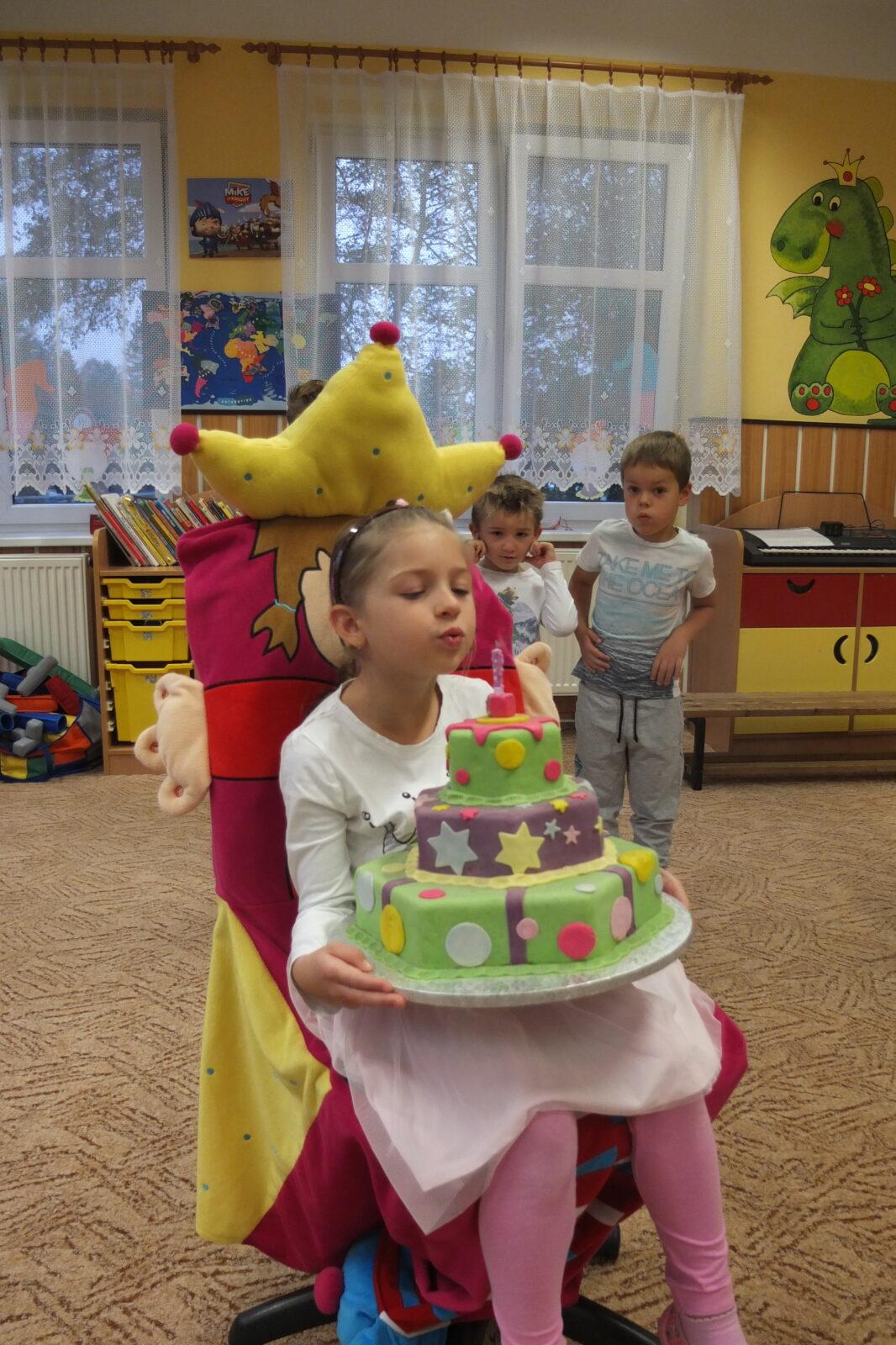 Anička a Amálka mají narozeniny - 3