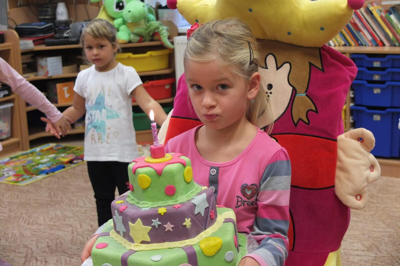 Anička a Amálka mají narozeniny - 4