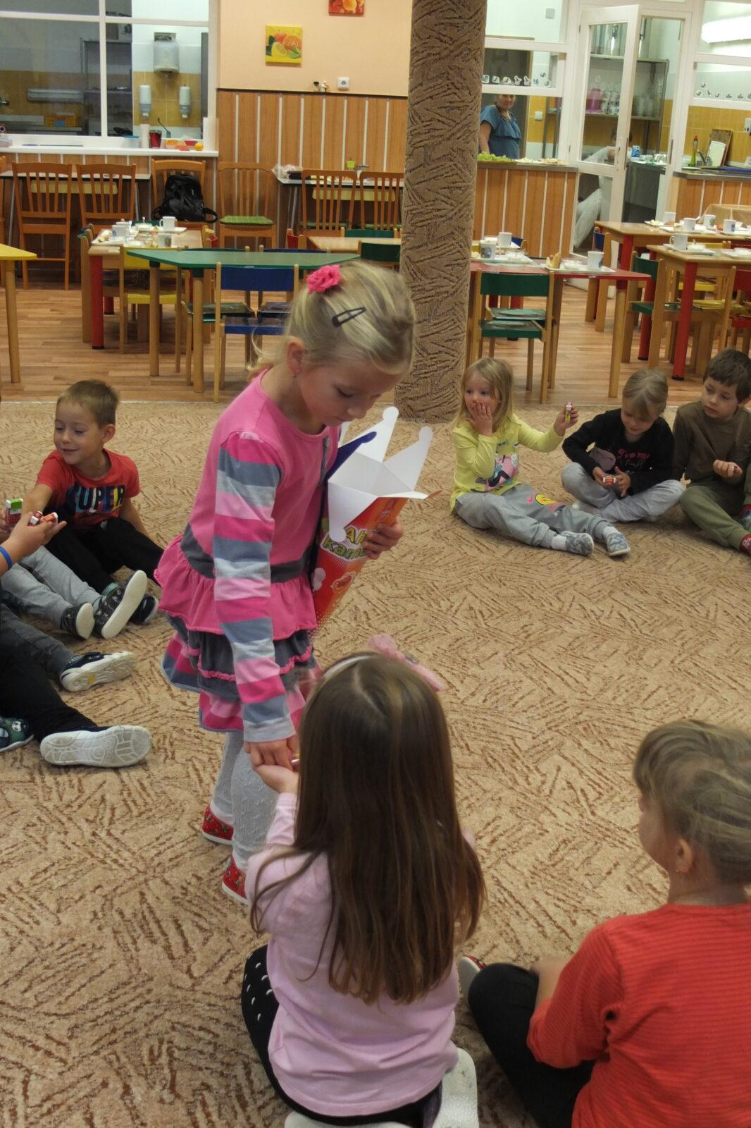 Anička a Amálka mají narozeniny - 8