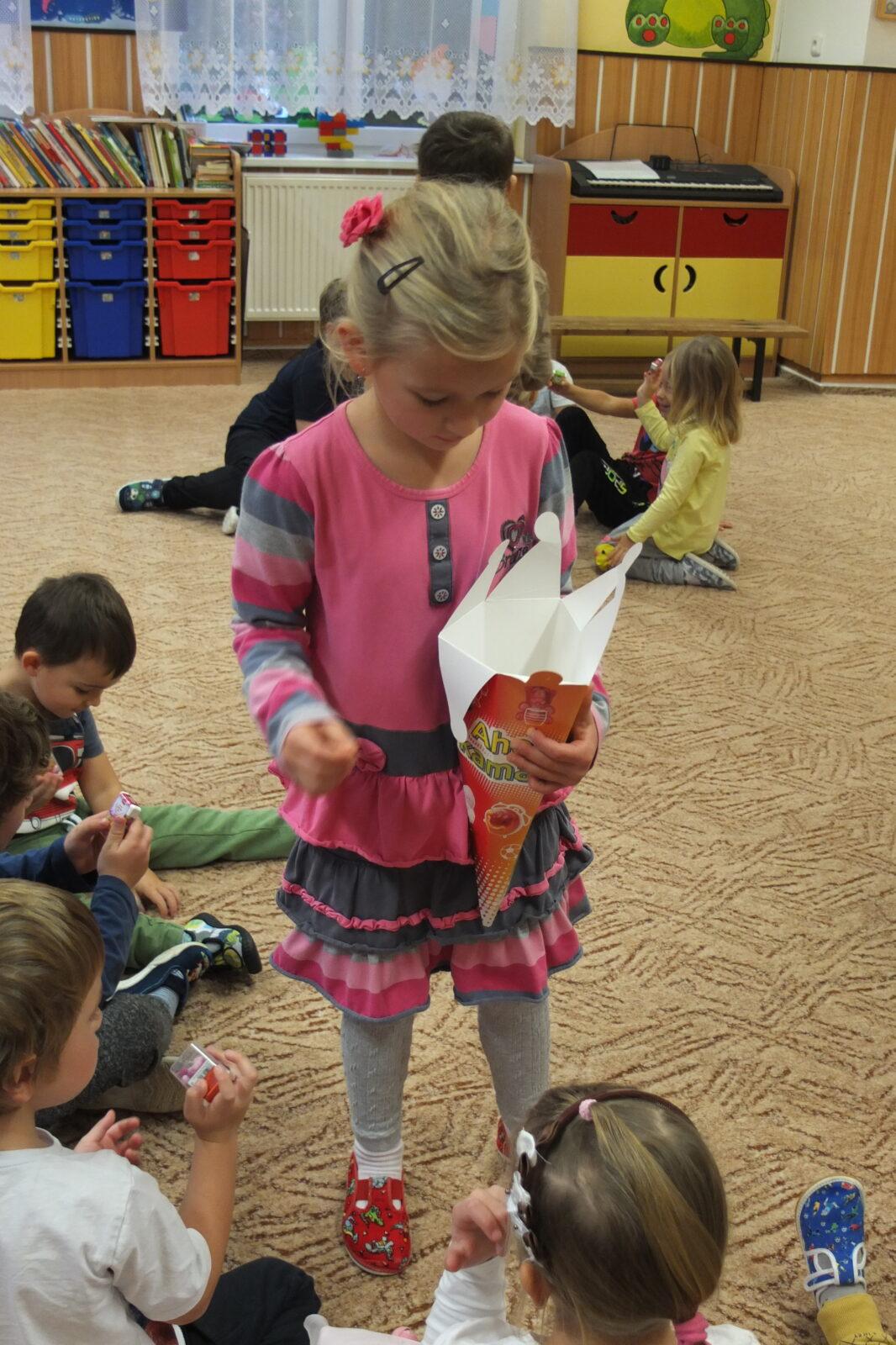 Anička a Amálka mají narozeniny - 9