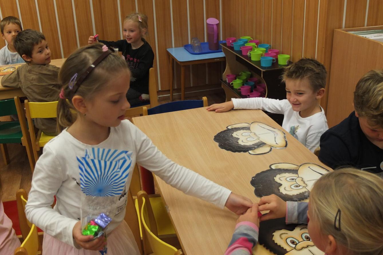 Anička a Amálka mají narozeniny - 12