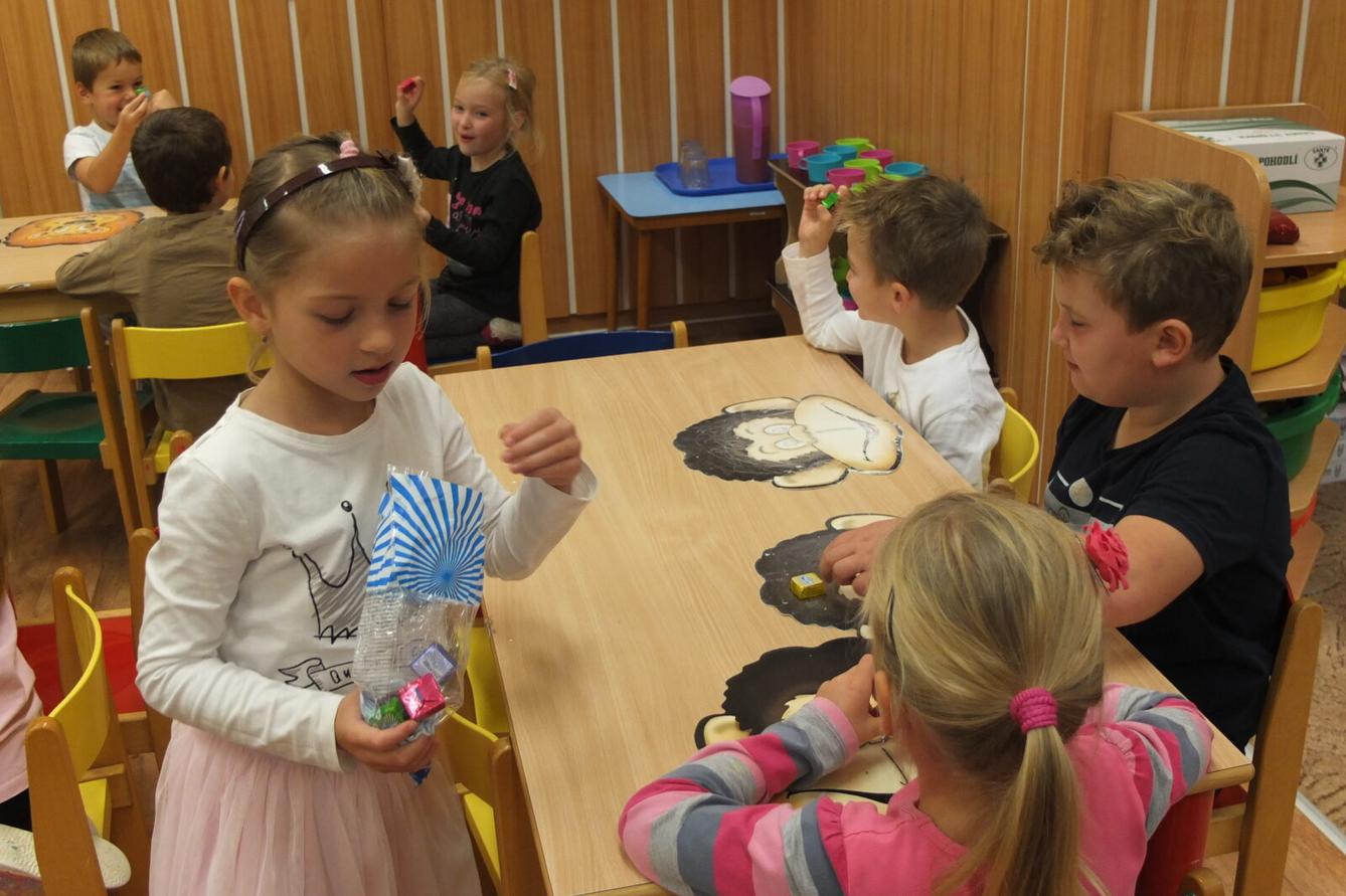 Anička a Amálka mají narozeniny - 13