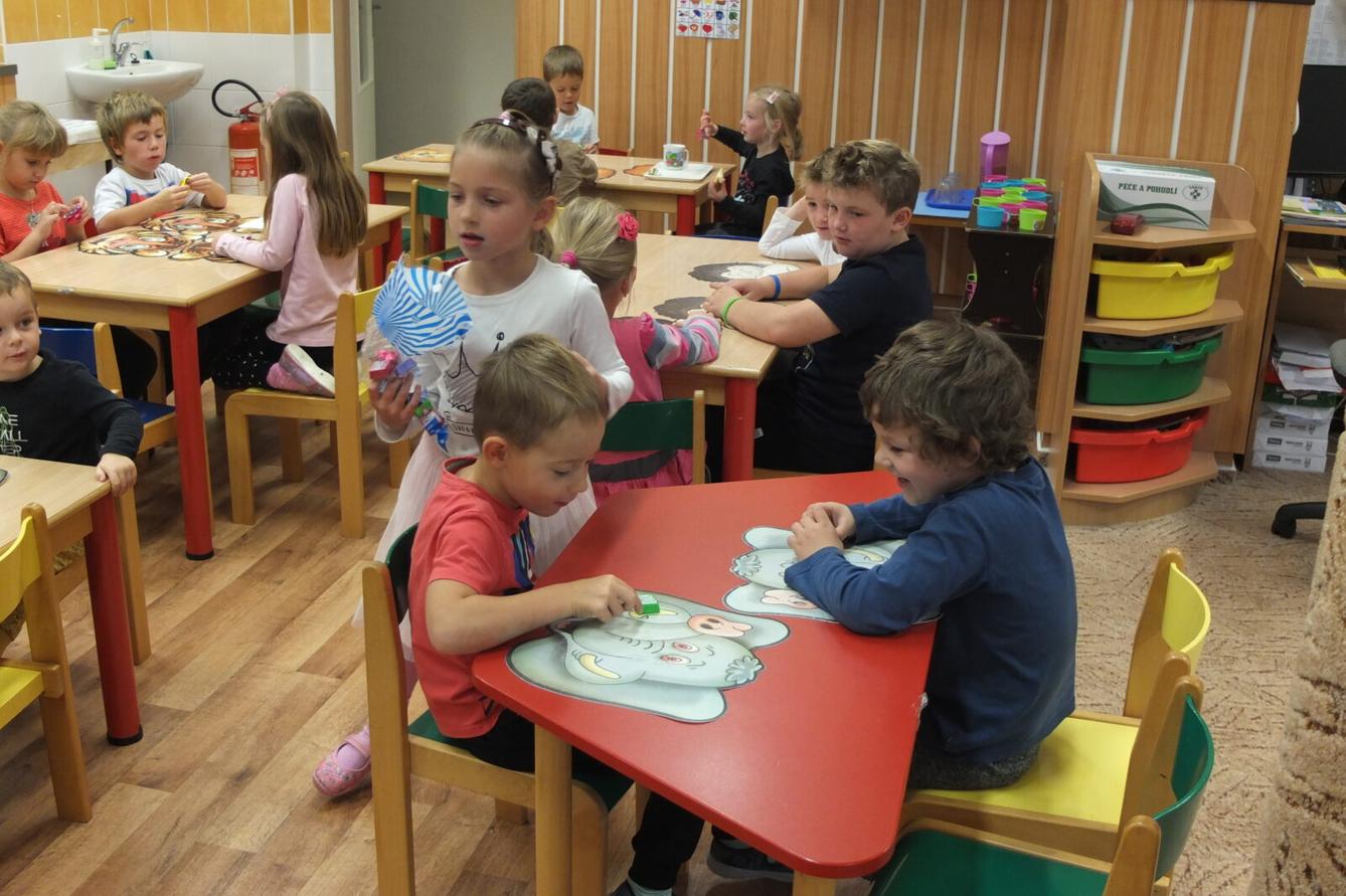 Anička a Amálka mají narozeniny - 14