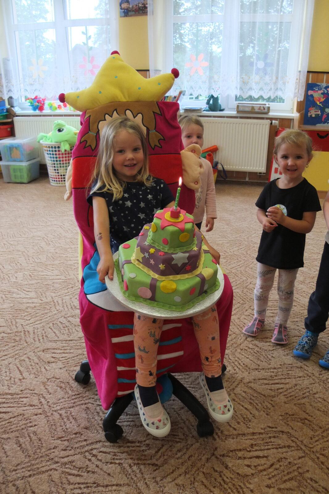 Simonka má narozeniny - 1