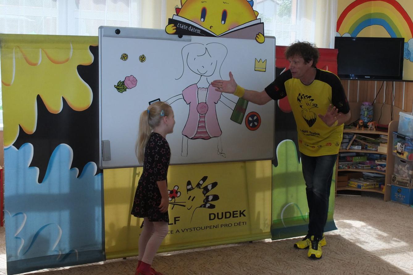 Ilustrátor Adolf Dudek v naší MŠ a loučení s předškoláky - 7