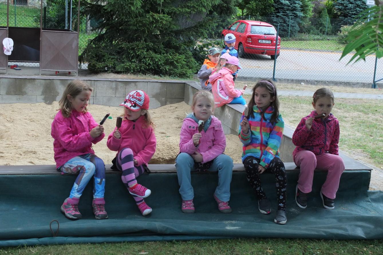 Ilustrátor Adolf Dudek v naší MŠ a loučení s předškoláky - 45