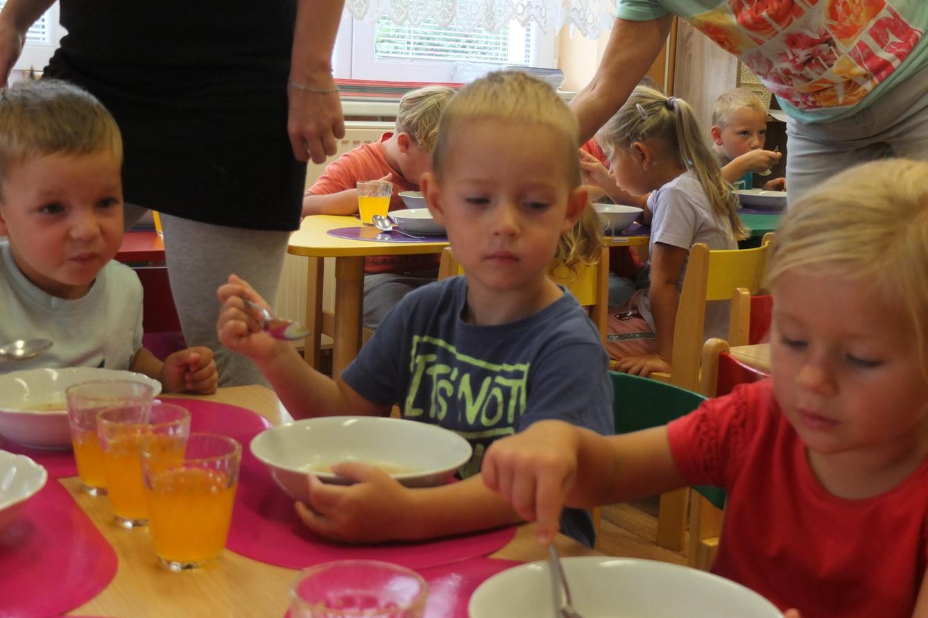 První dny nových kamarádů- oběd - 2