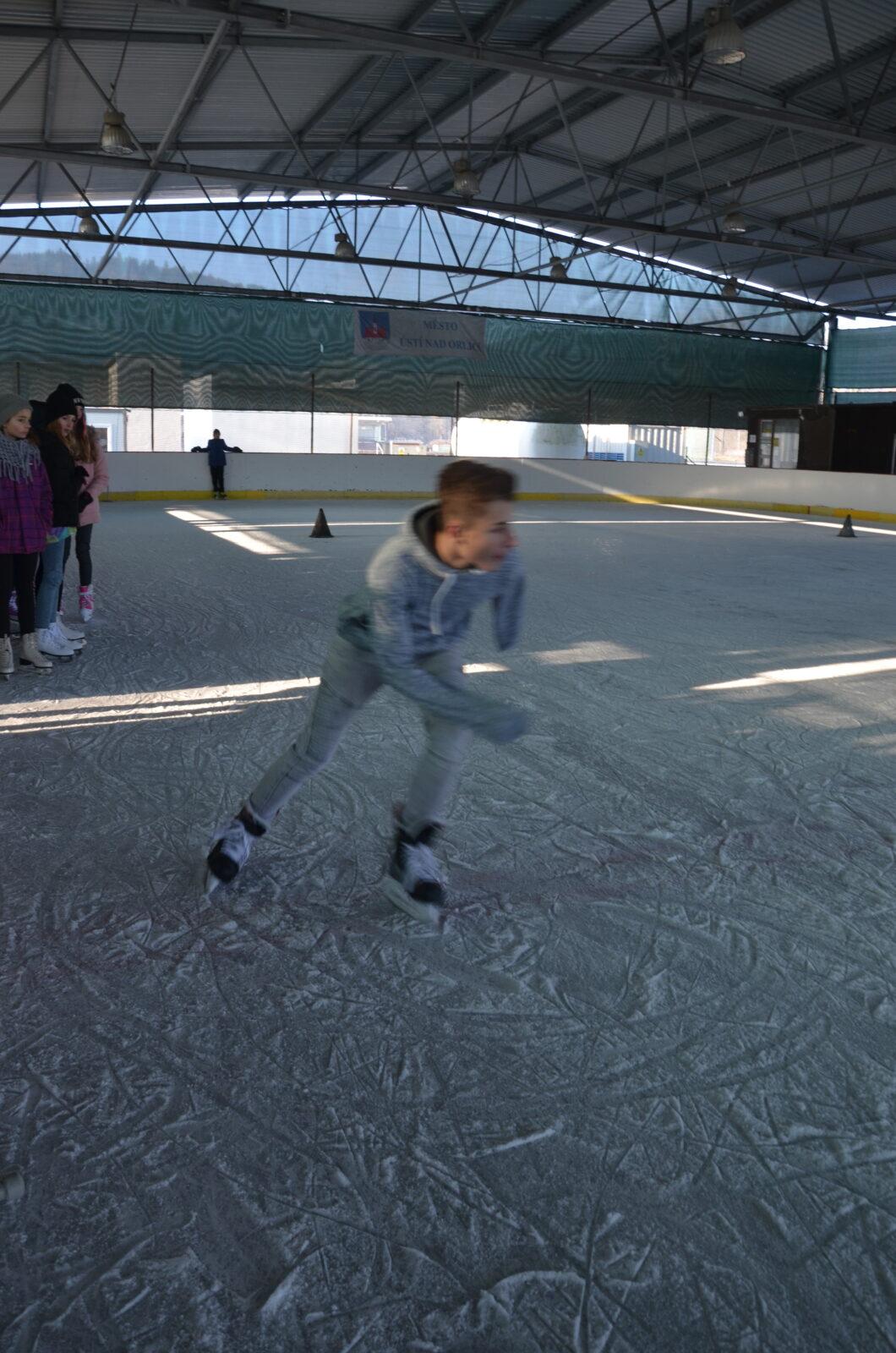 Vánoční bruslení II. stupně - 37