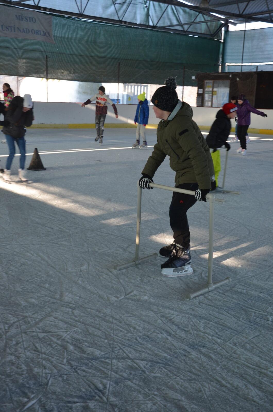 Vánoční bruslení II. stupně - 38