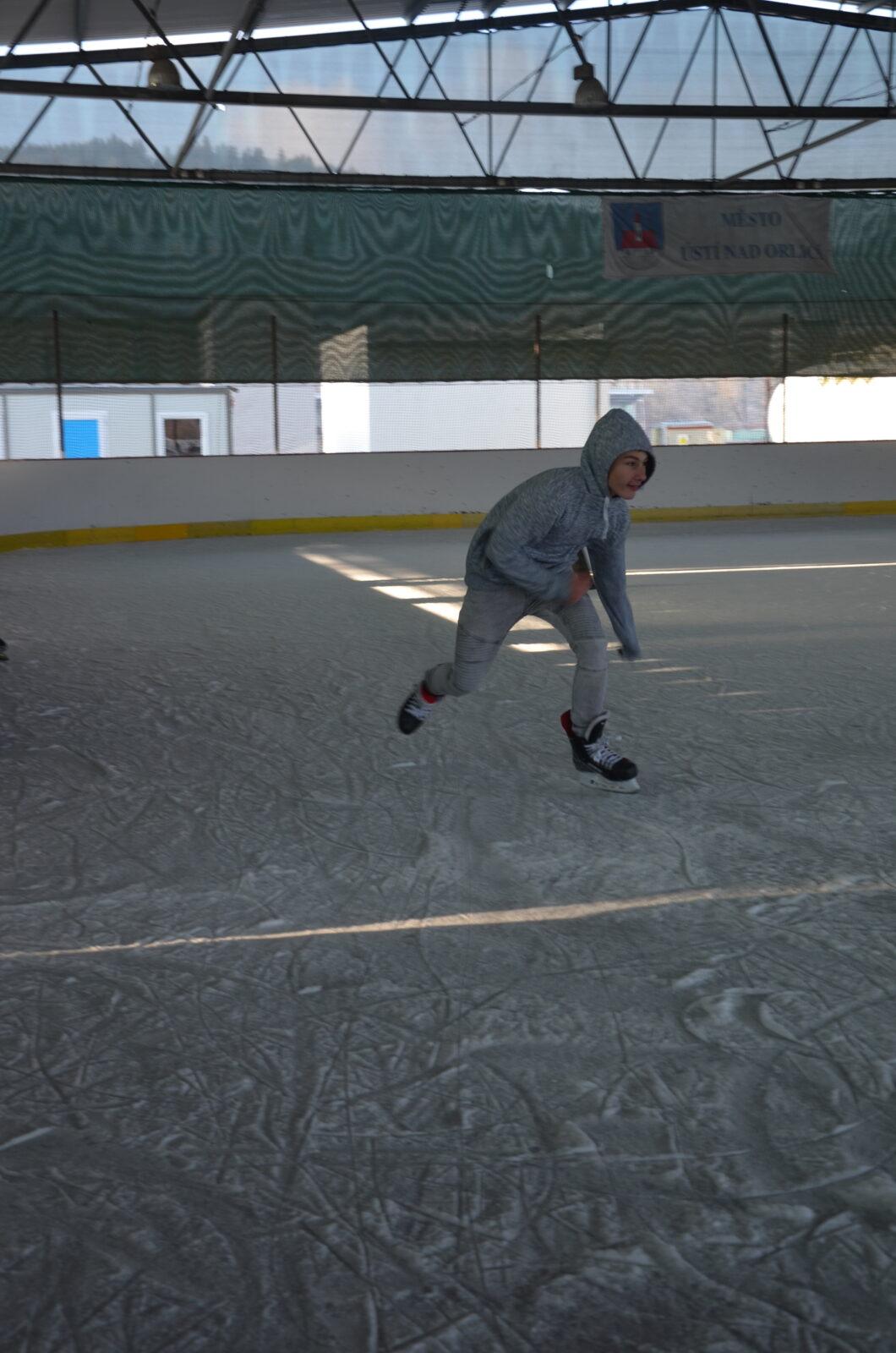 Vánoční bruslení II. stupně - 48