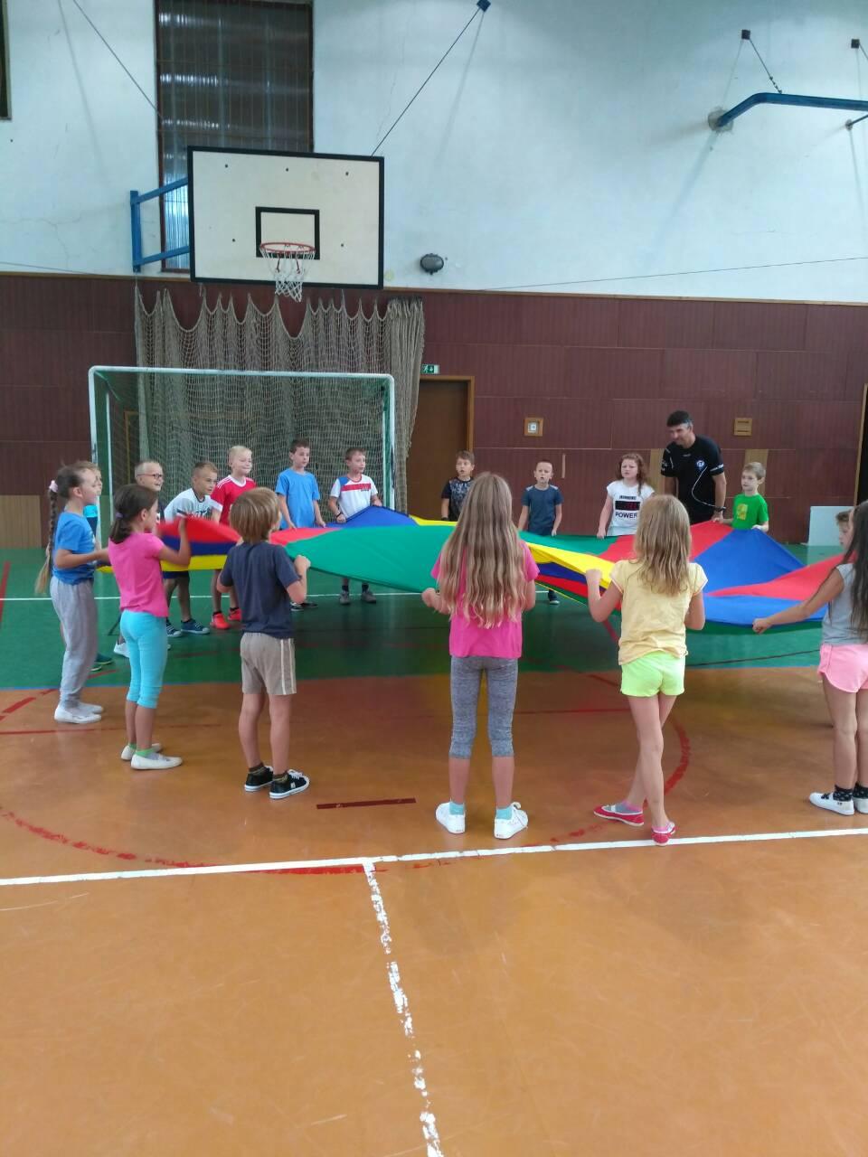 Ukázková hodina florbalu - 1