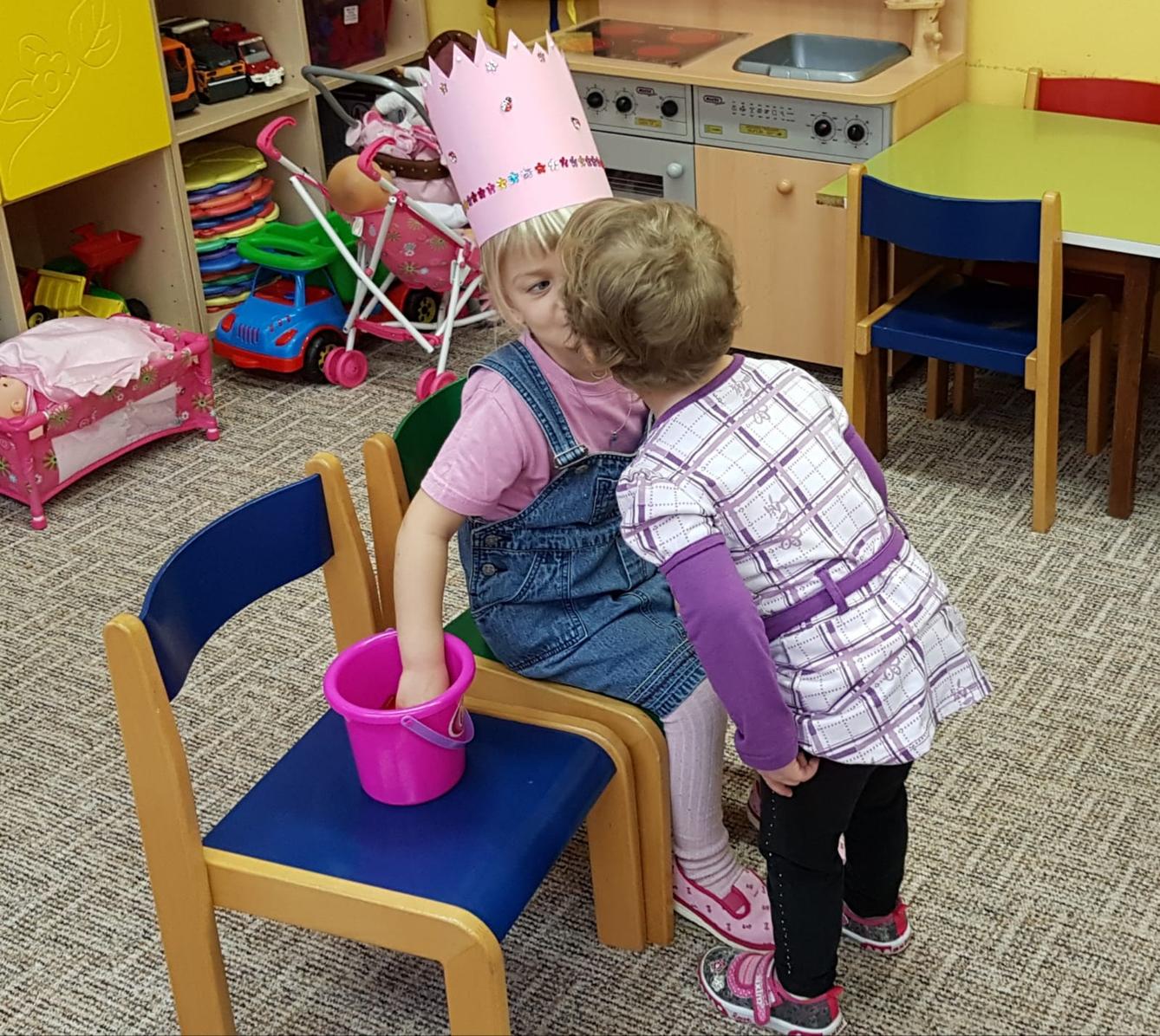 Broučci slaví: Lucinka měla narozeniny - 1