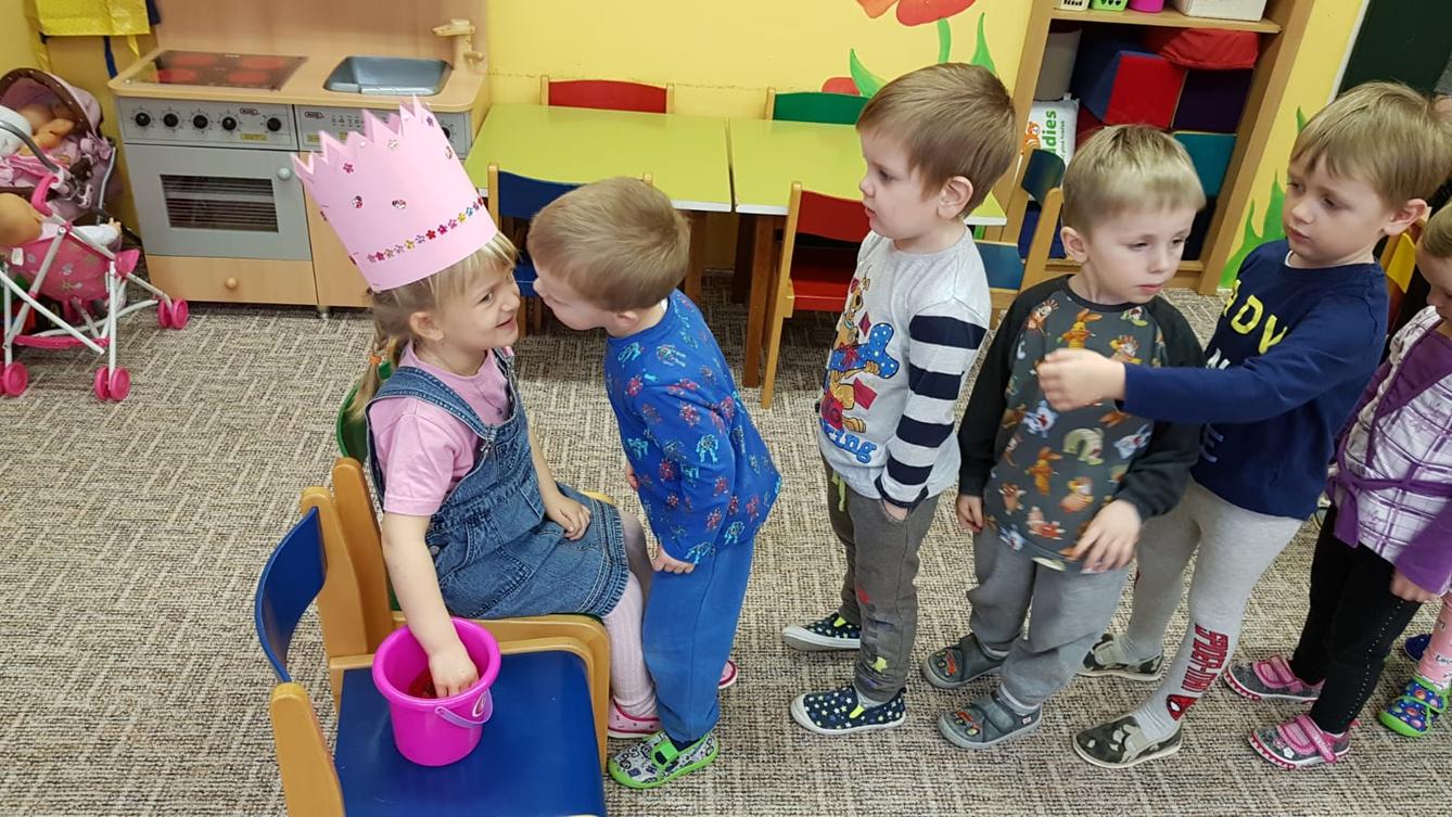 Broučci slaví: Lucinka měla narozeniny - 2