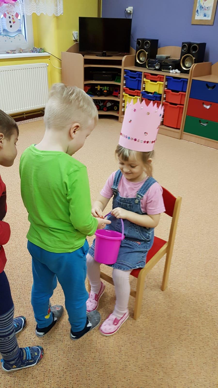 Broučci slaví: Lucinka měla narozeniny - 6