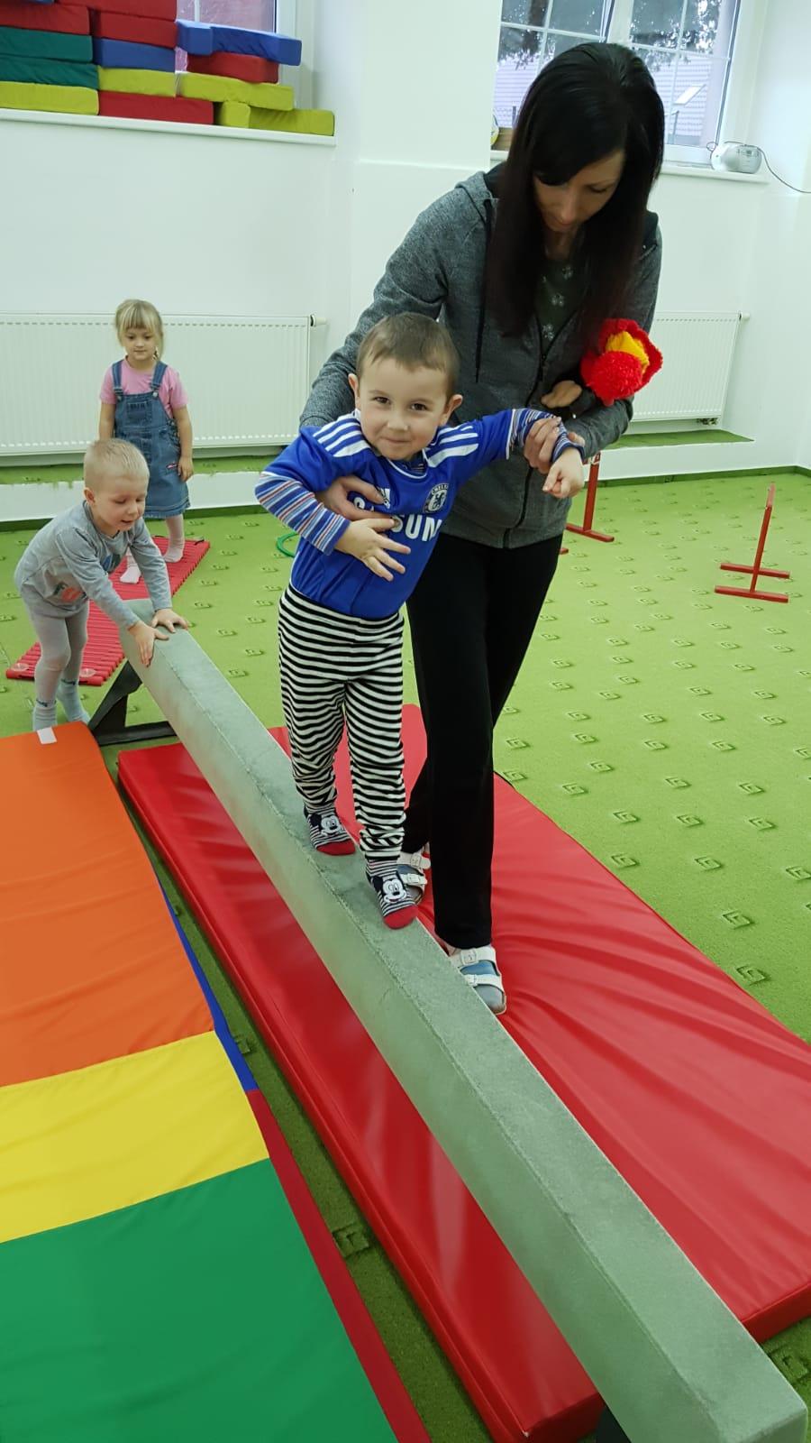 Broučci: v tělocvičně je to prima!!! - 4