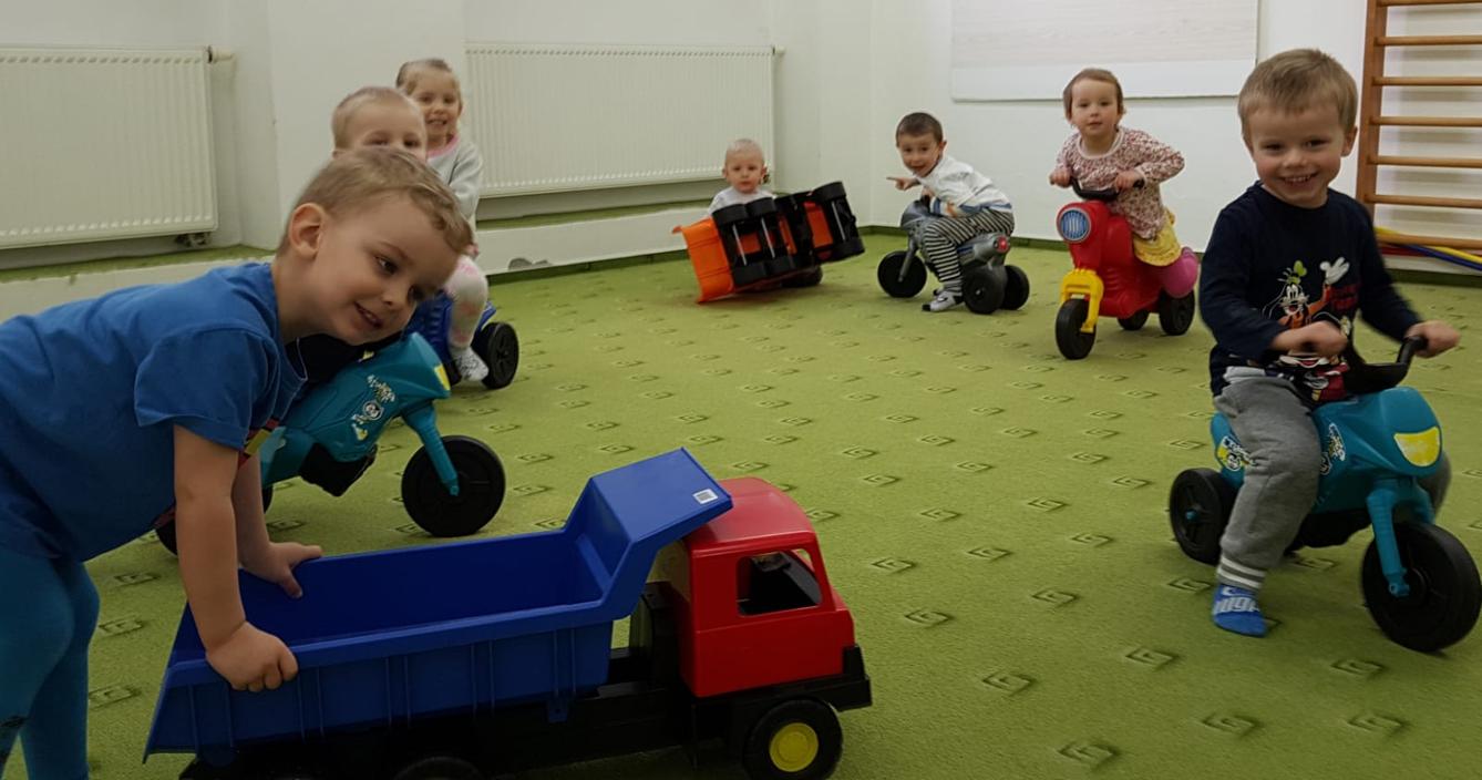 Broučci: v tělocvičně je to prima!!! - 6