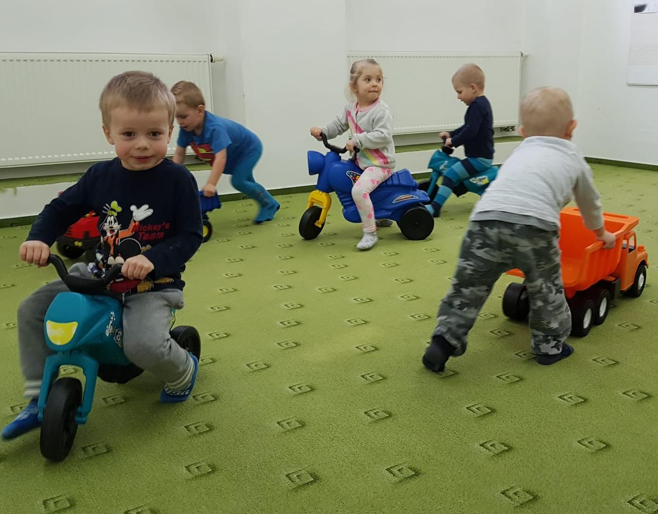 Broučci: v tělocvičně je to prima!!! - 7