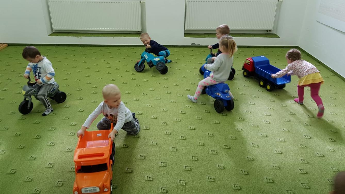 Broučci: v tělocvičně je to prima!!! - 12