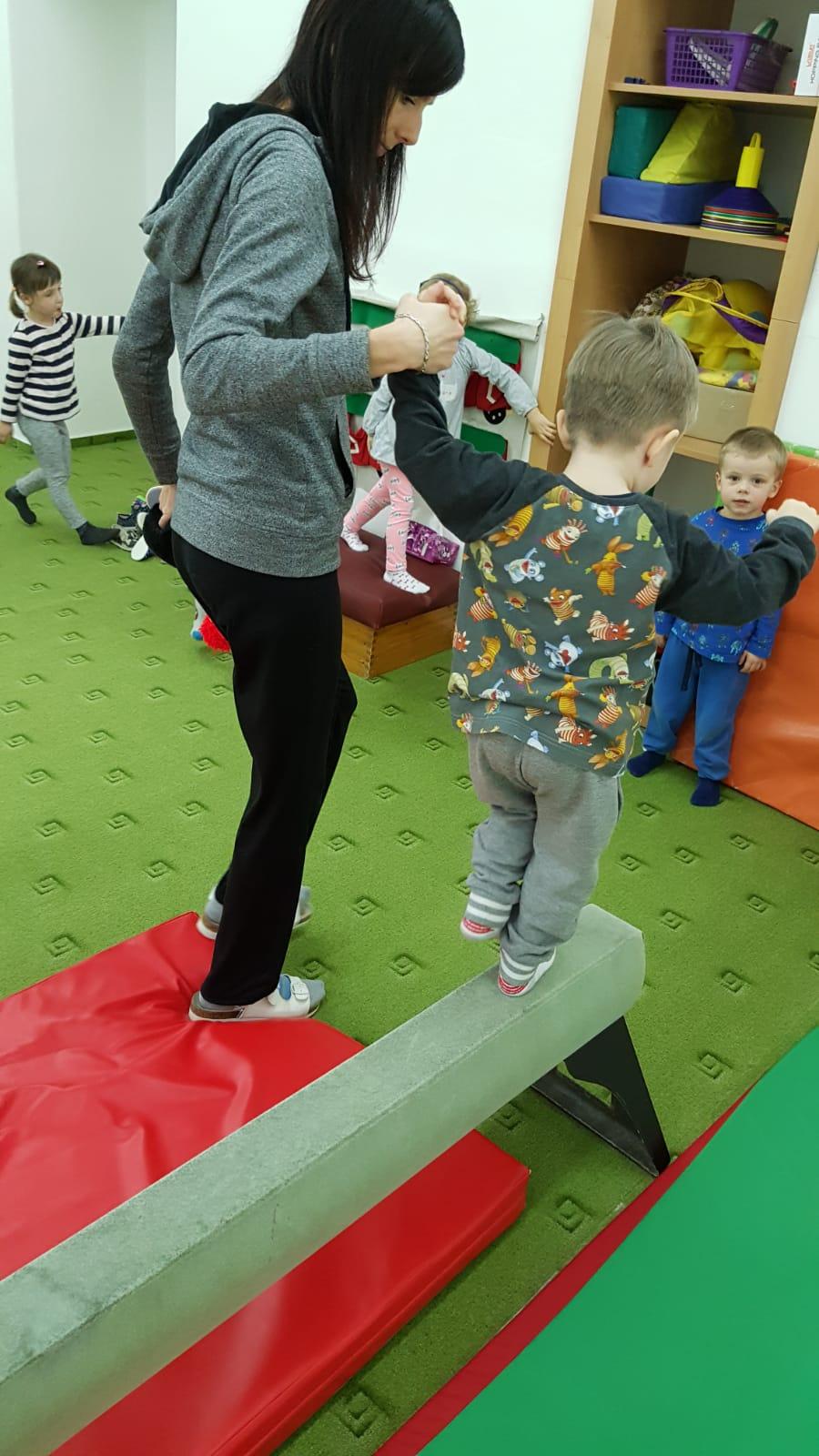 Broučci: v tělocvičně je to prima!!! - 16