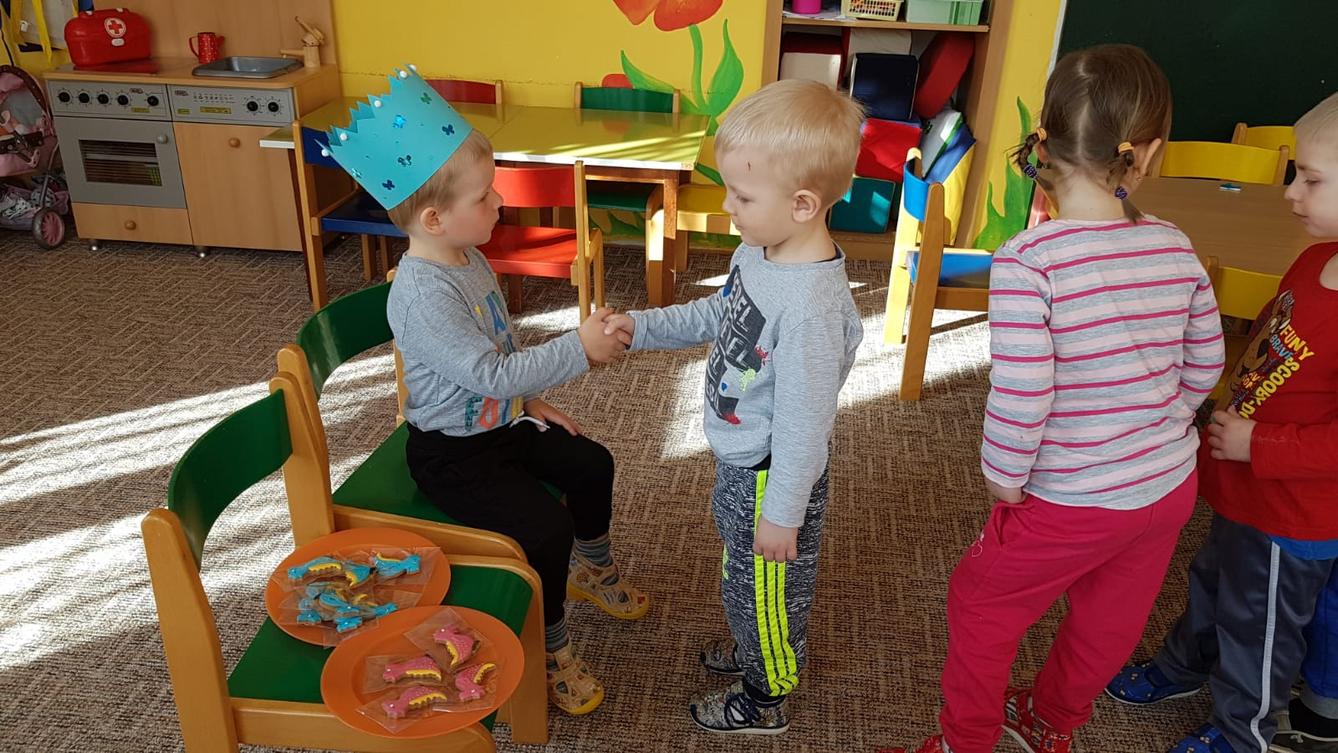 Broučci slaví: Adámek měl narozeniny - 4