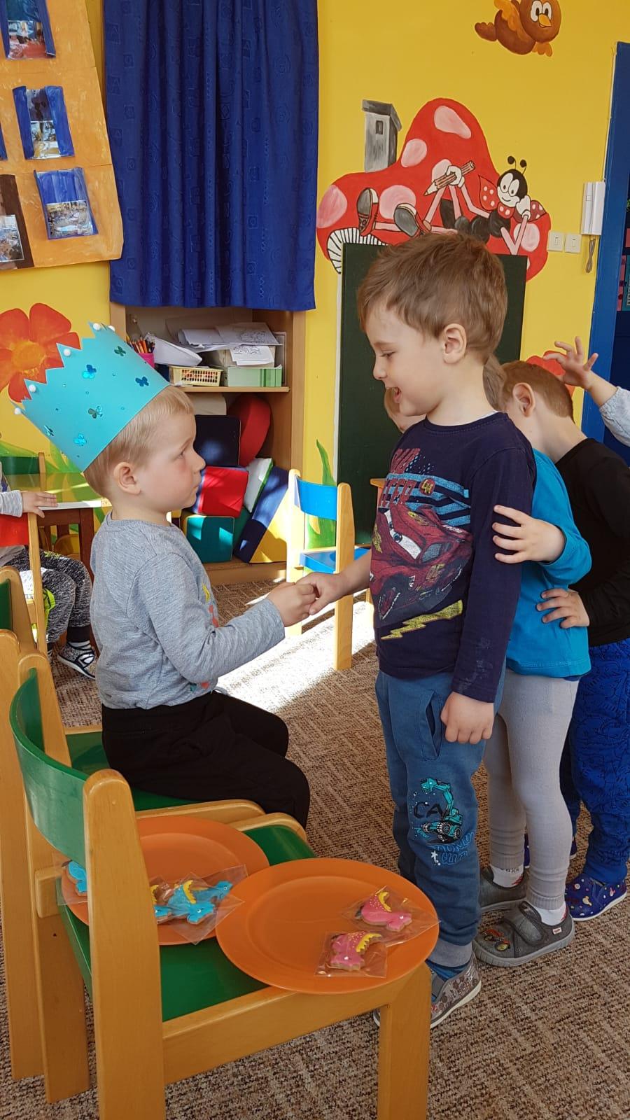 Broučci slaví: Adámek měl narozeniny - 8