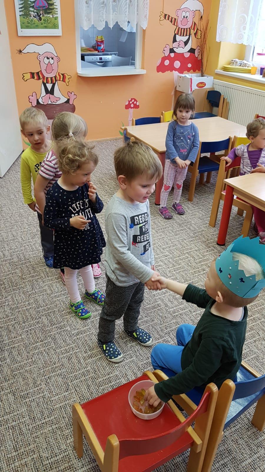 Broučci slaví: Mareček D. měl narozeniny - 8