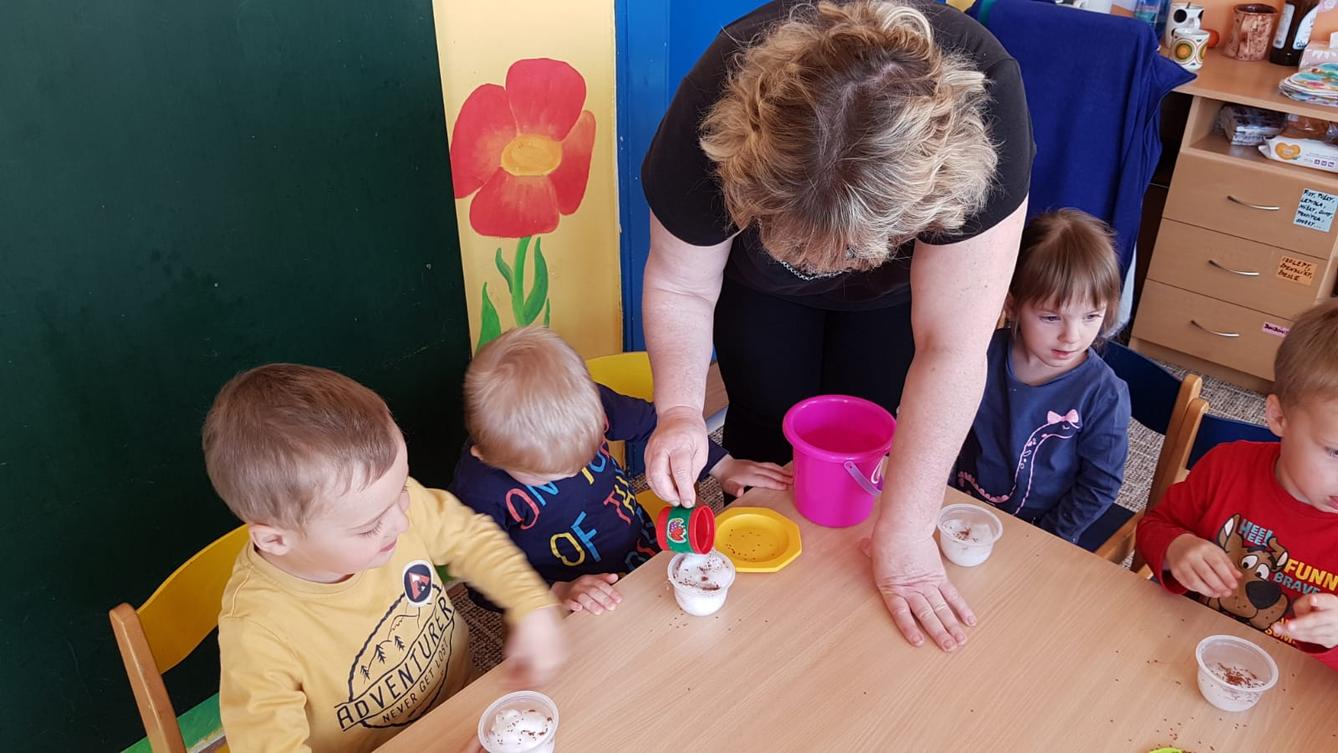 příprava na Velikonoce u Broučků, aneb "HODY, HODY...." - 6