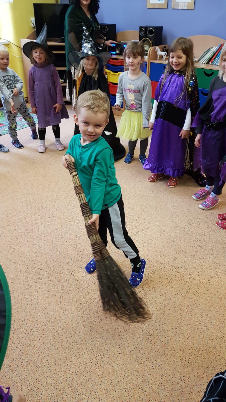 ČARODĚJNICKÉ DOPOLEDNE I. - 19