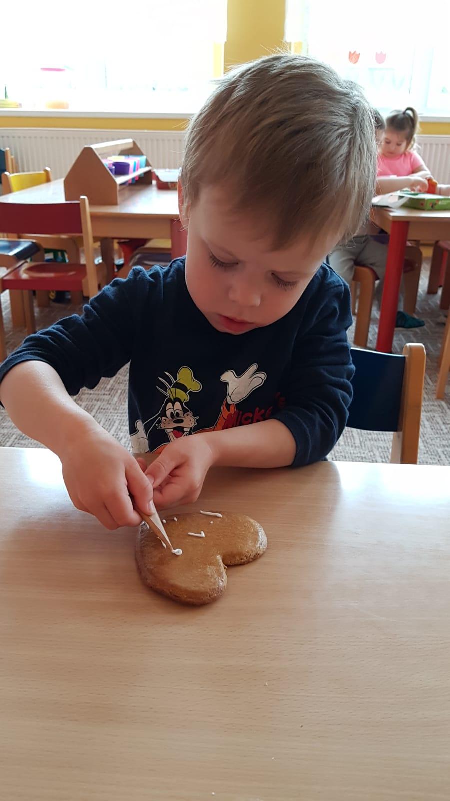 Pečení a zdobení perníčků pro maminky - 6