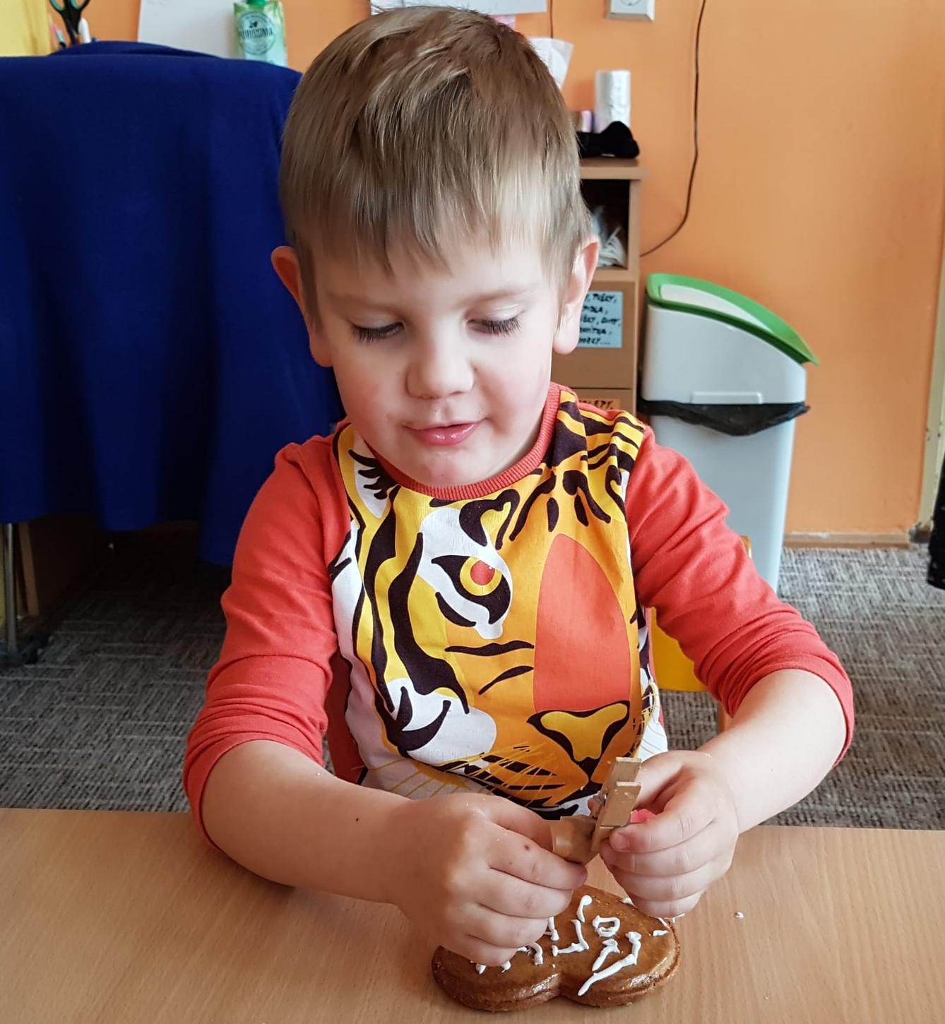 Pečení a zdobení perníčků pro maminky - 9