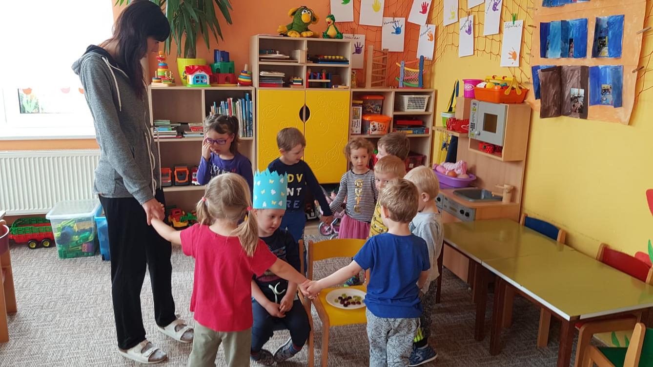 Broučci slaví: Štěpánek Š. měl narozeniny - 2