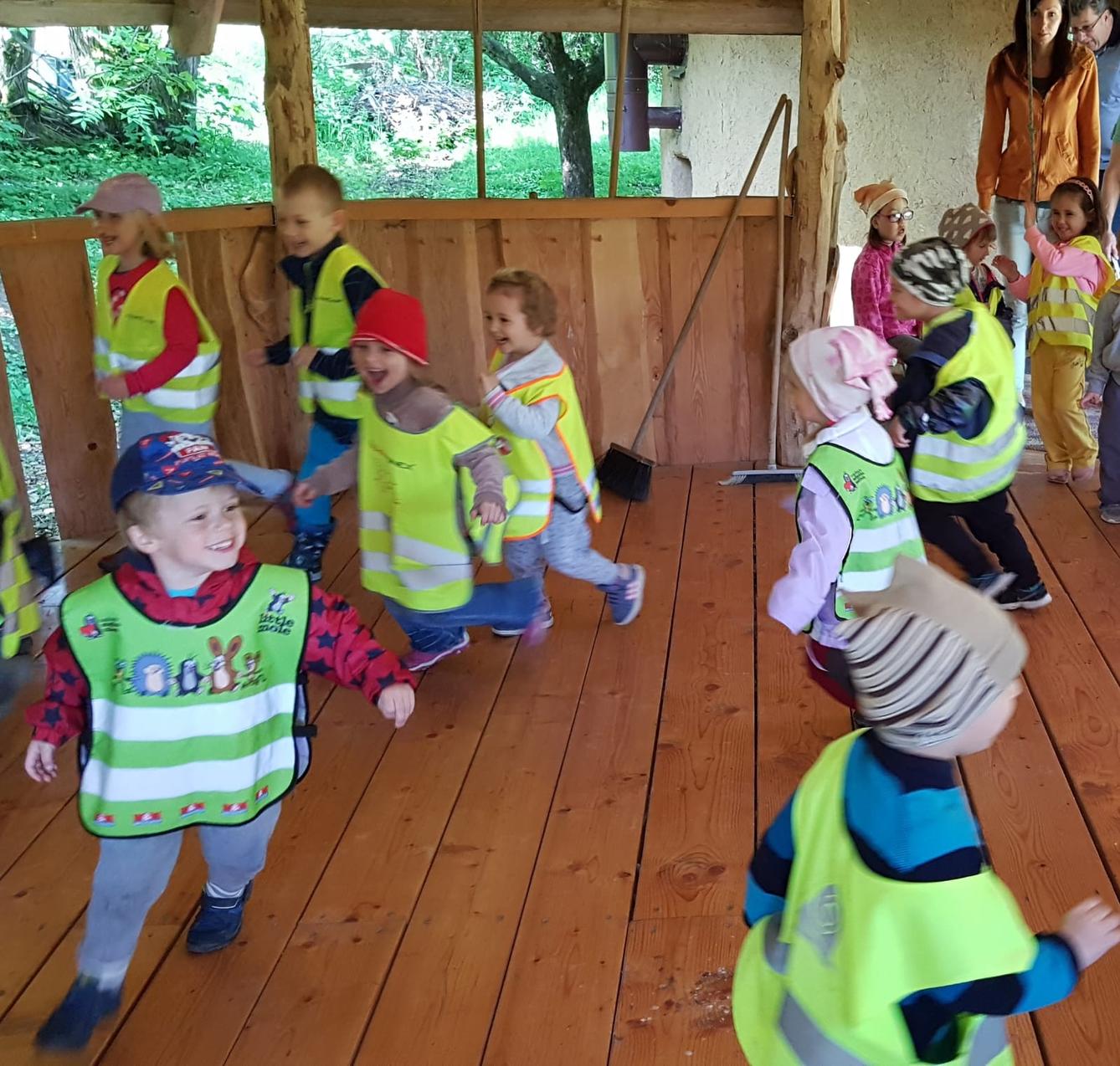 Vycházka za jeleny a návštěva lesní školky - 20