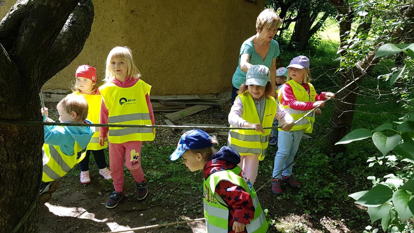 Vycházka za jeleny a návštěva lesní školky - 21